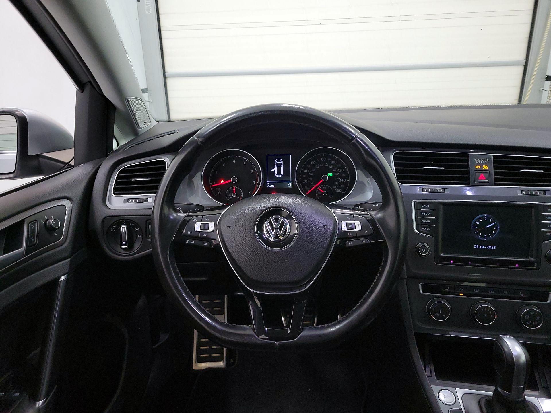 Thumbnail: 2017 Volkswagen Golf - 10