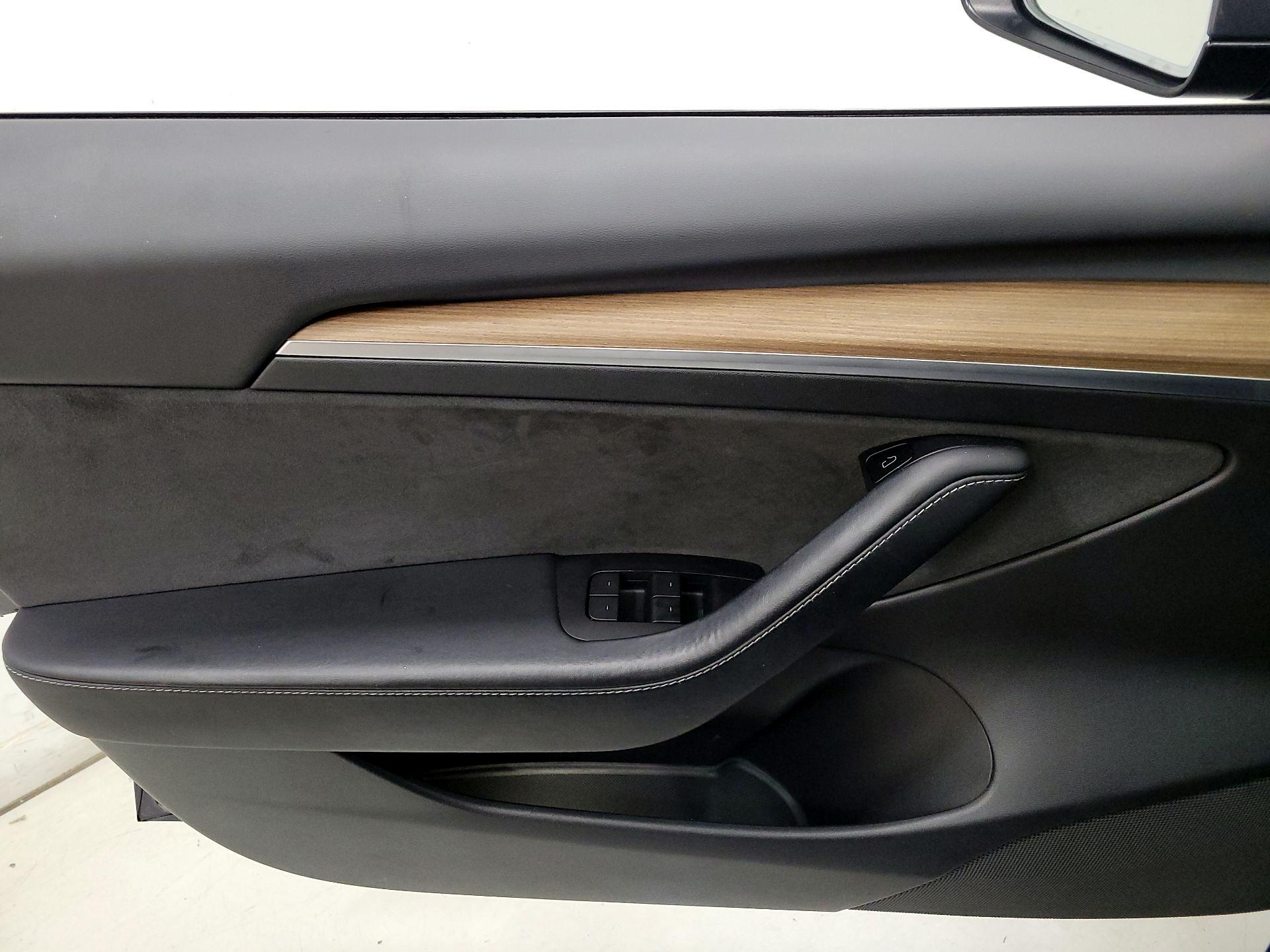 Thumbnail: 2022 Tesla Model 3 - 12