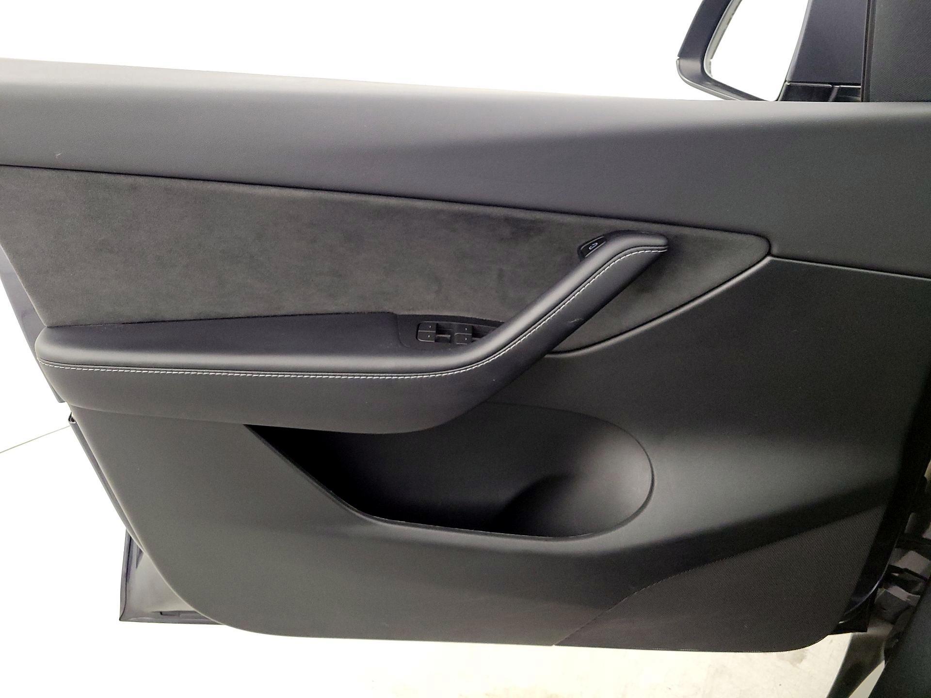 Thumbnail: 2022 Tesla Model Y - 12