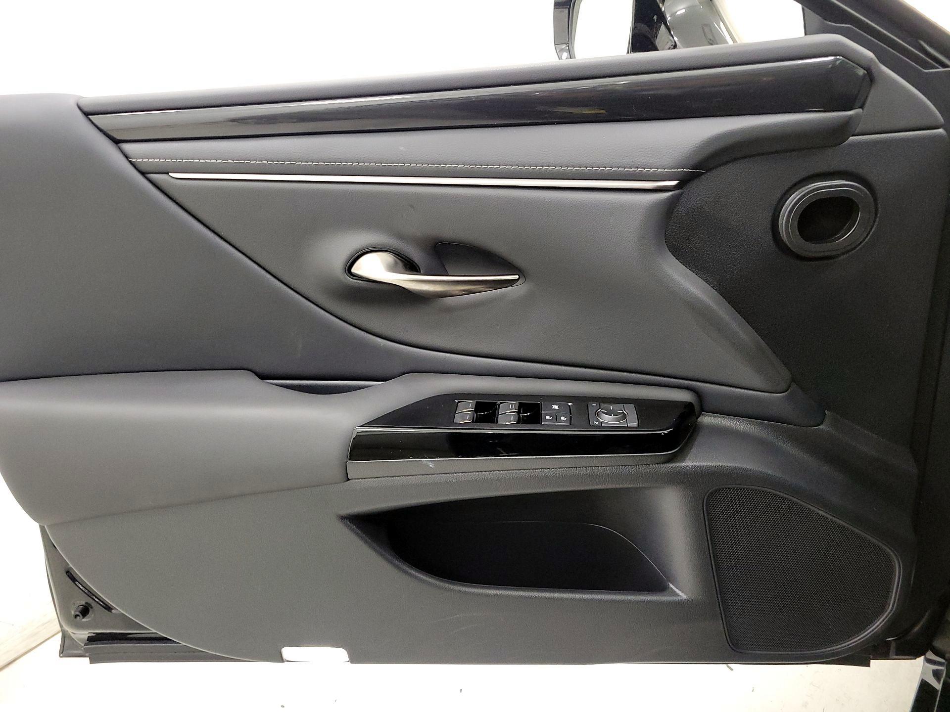 Thumbnail: 2025 Lexus ES - 12