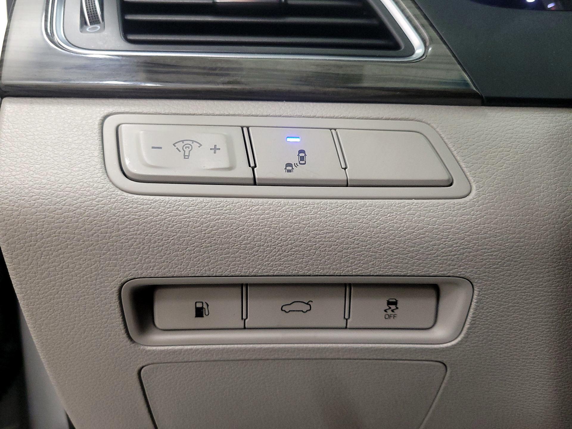 Thumbnail: 2015 Hyundai Sonata - 11