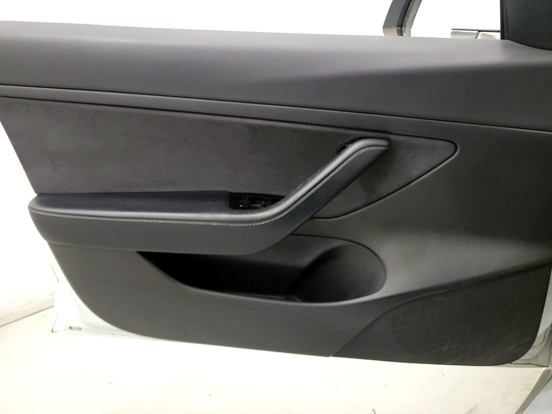Thumbnail: 2020 Tesla Model 3 - 12