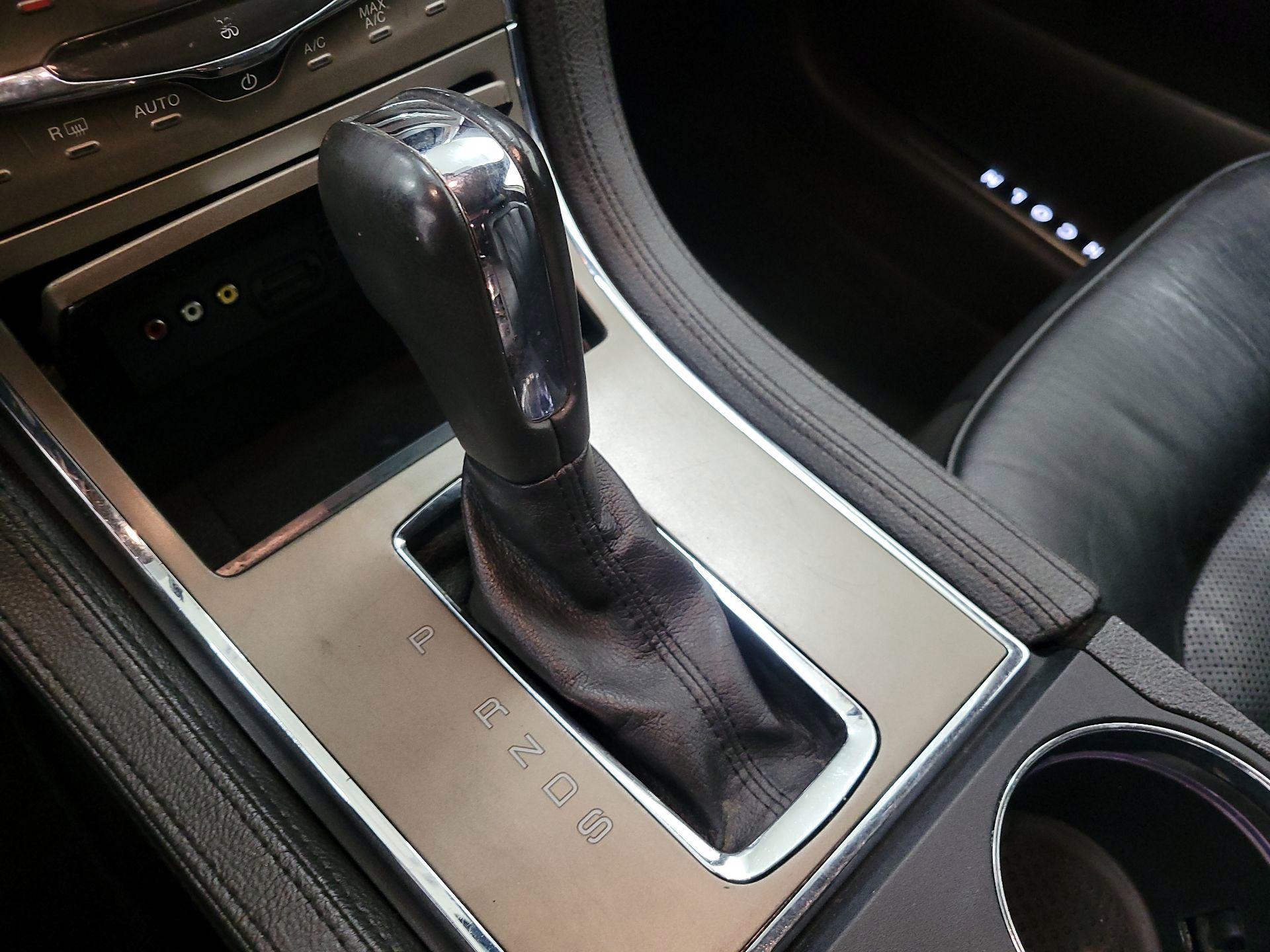 Thumbnail: 2015 Lincoln MKX - 17