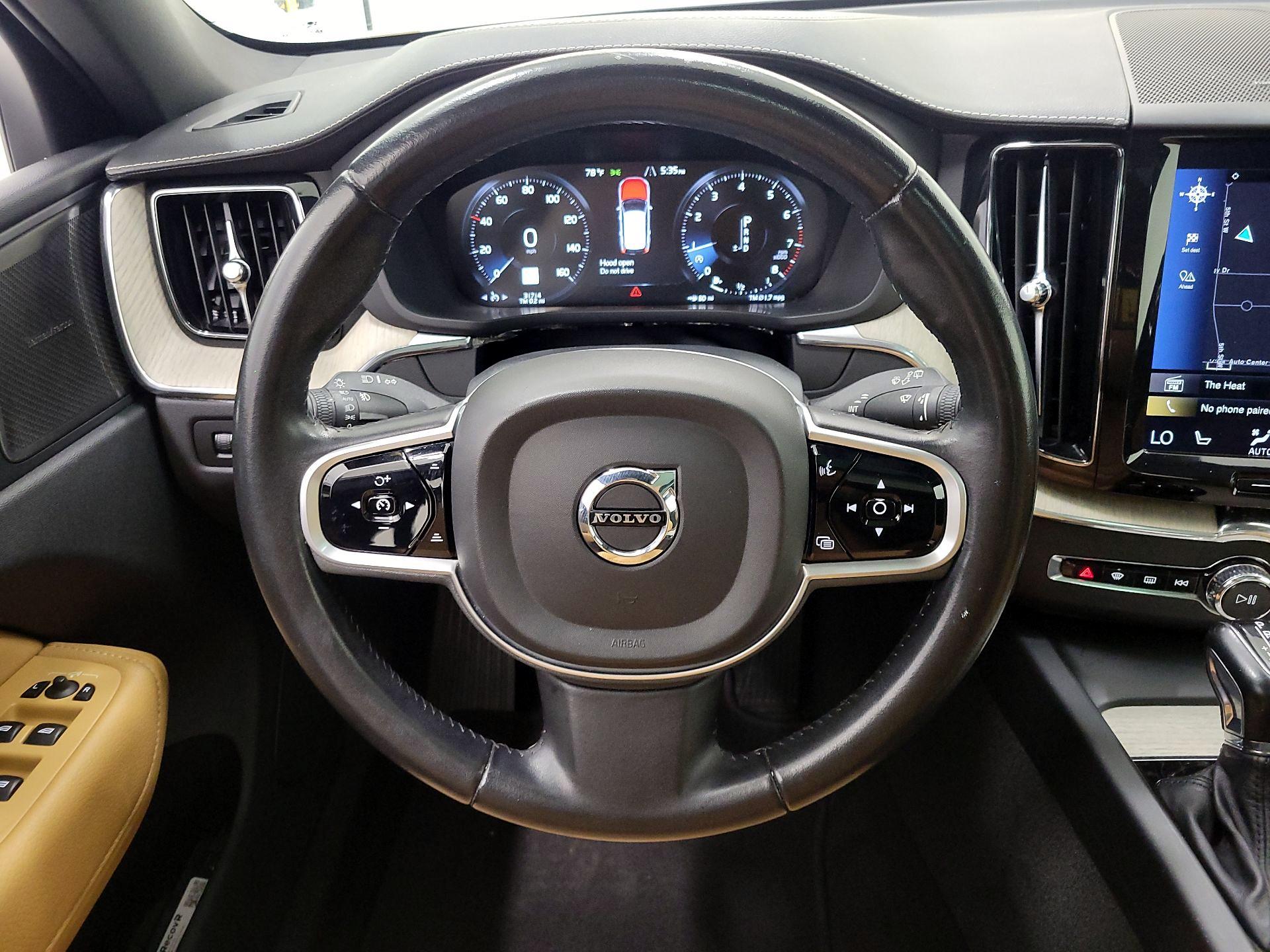 Thumbnail: 2020 Volvo XC60 - 10