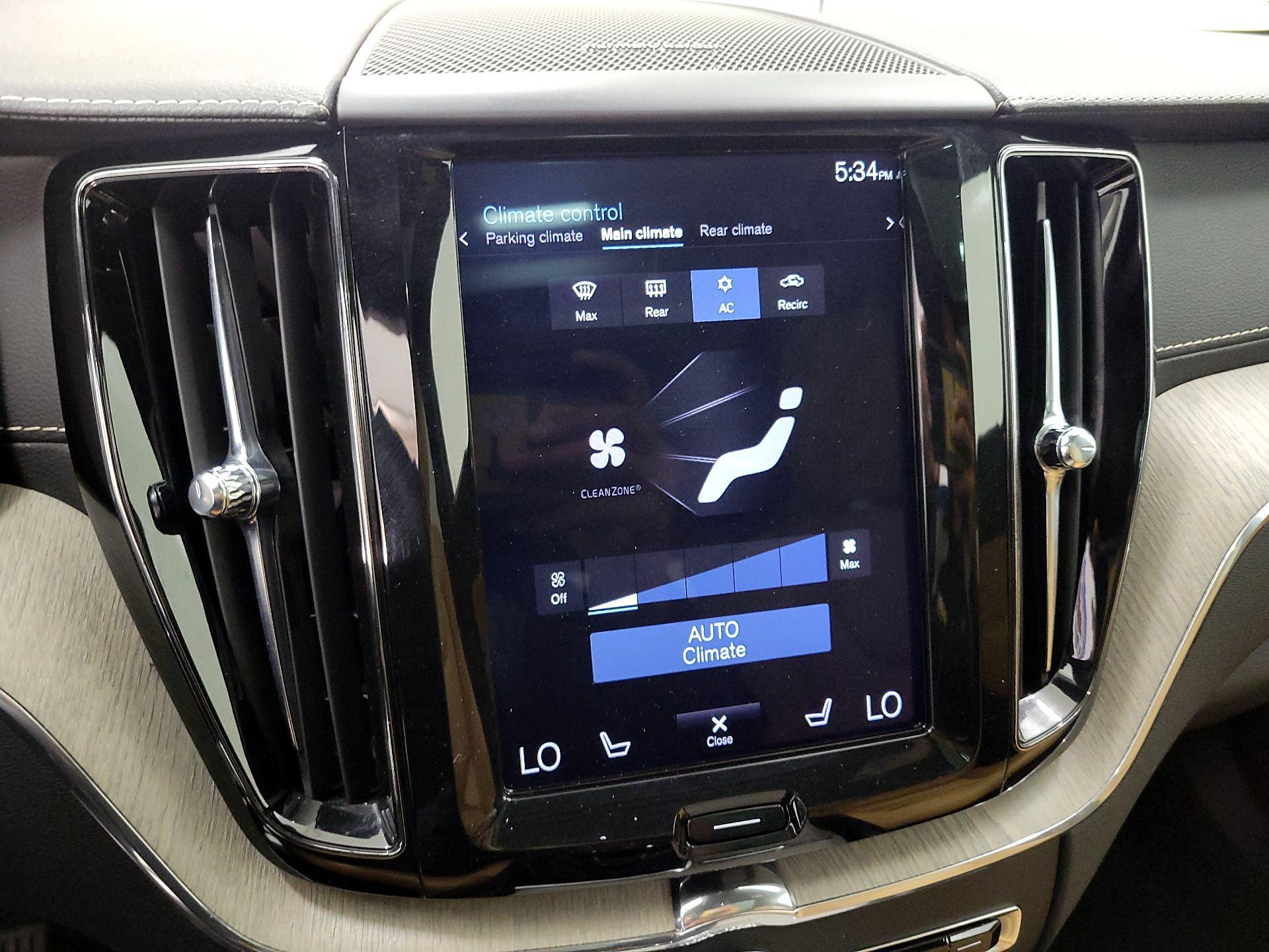 Thumbnail: 2020 Volvo XC60 - 17