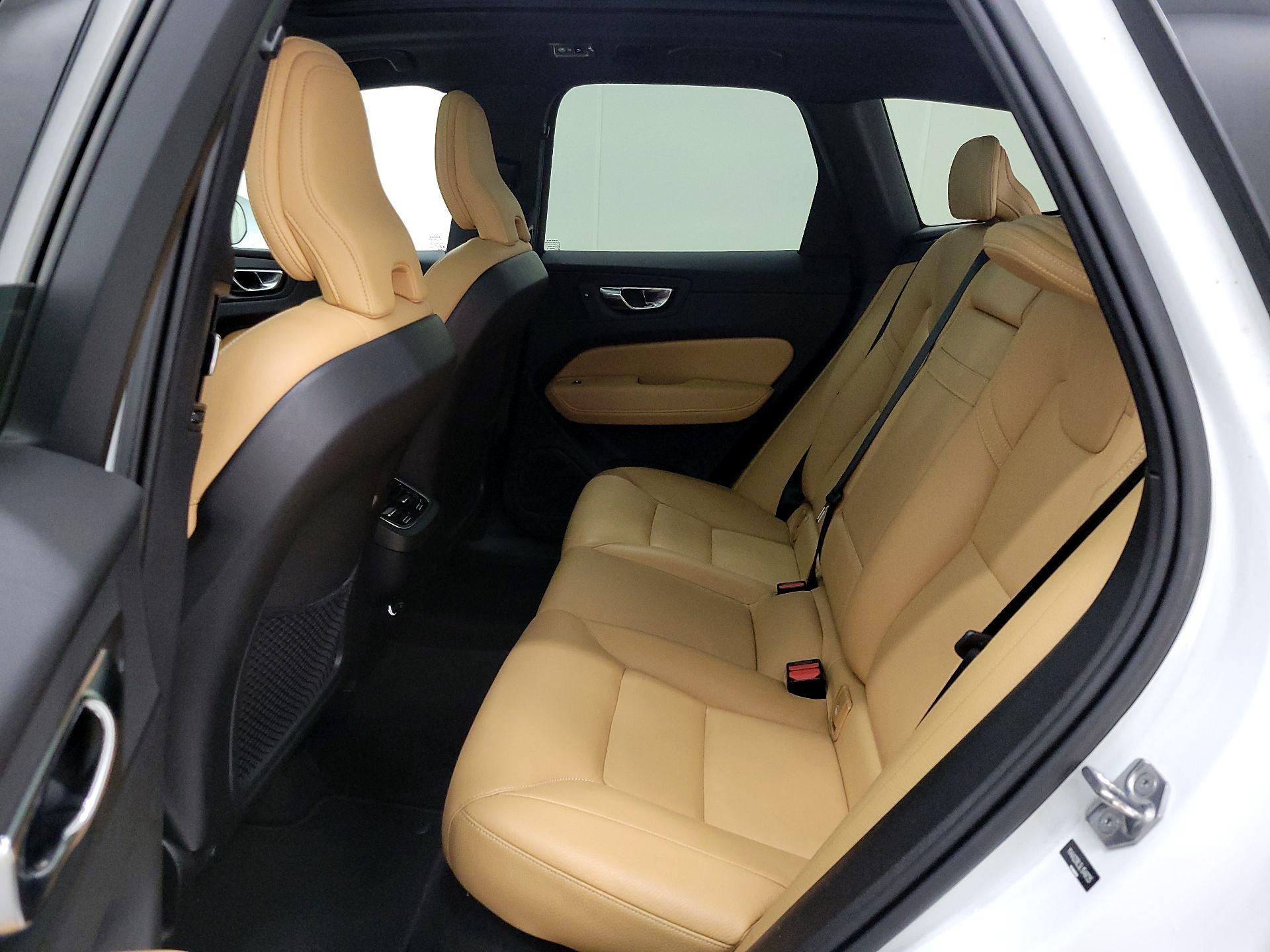 Thumbnail: 2020 Volvo XC60 - 20
