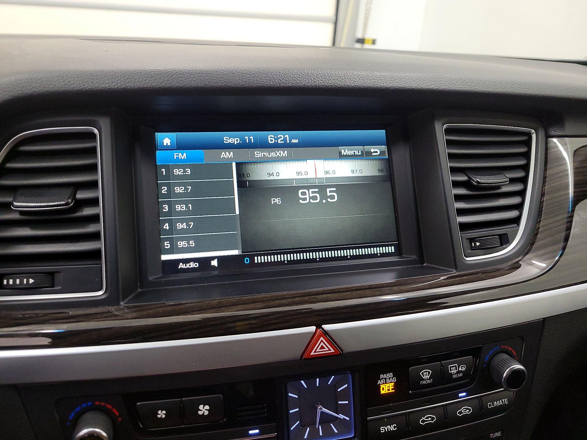 Thumbnail: 2015 Hyundai Genesis - 16