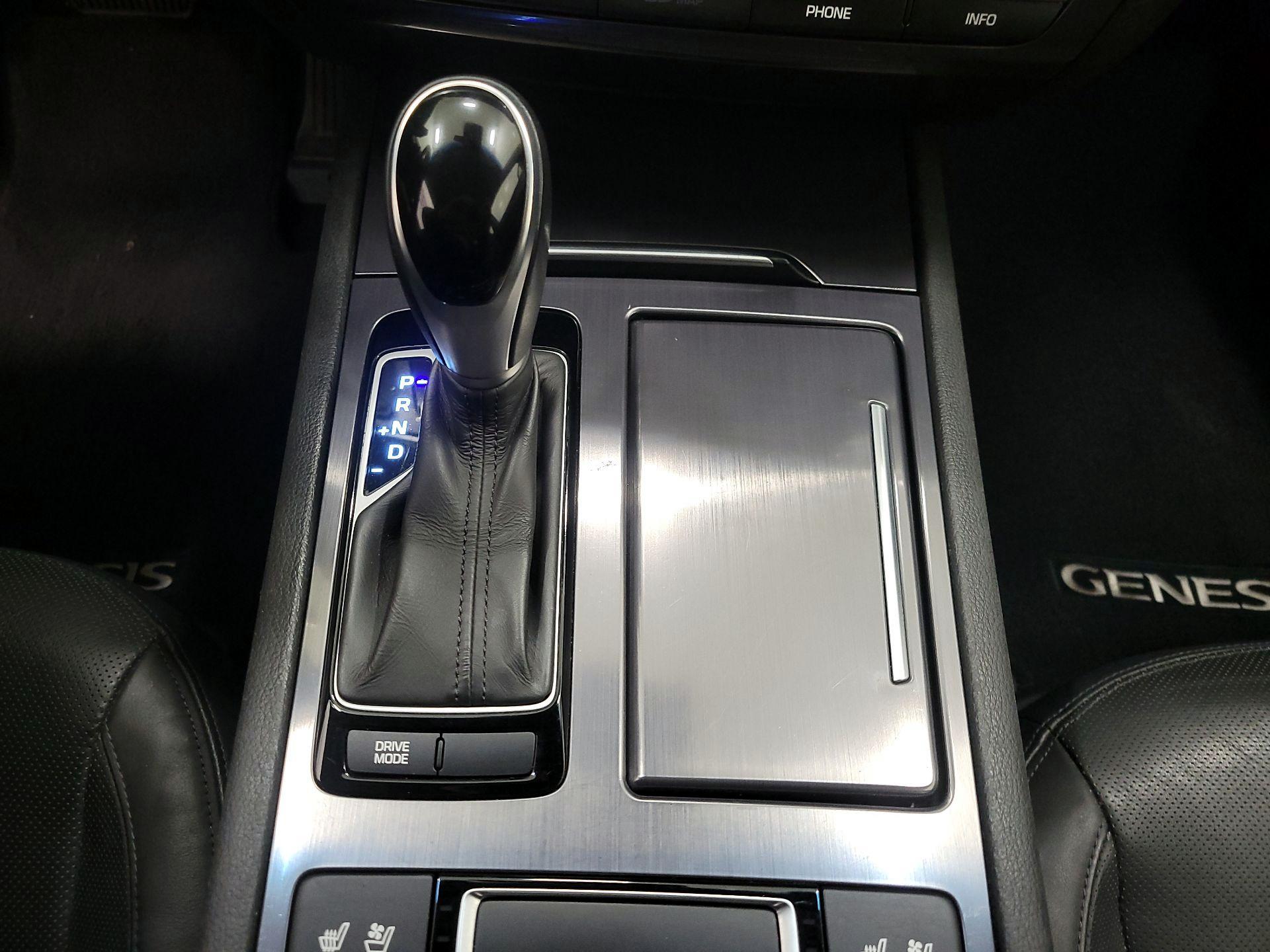 Thumbnail: 2015 Hyundai Genesis - 18
