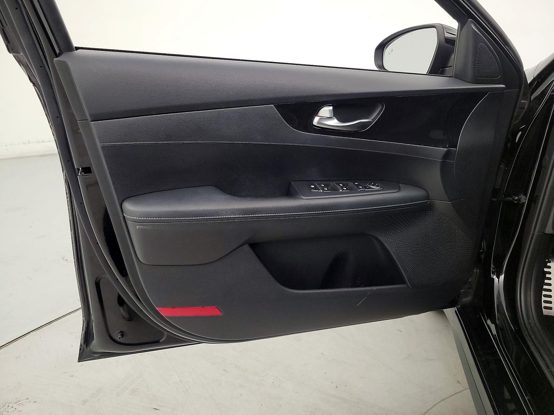 Thumbnail: 2021 Kia Forte - 12