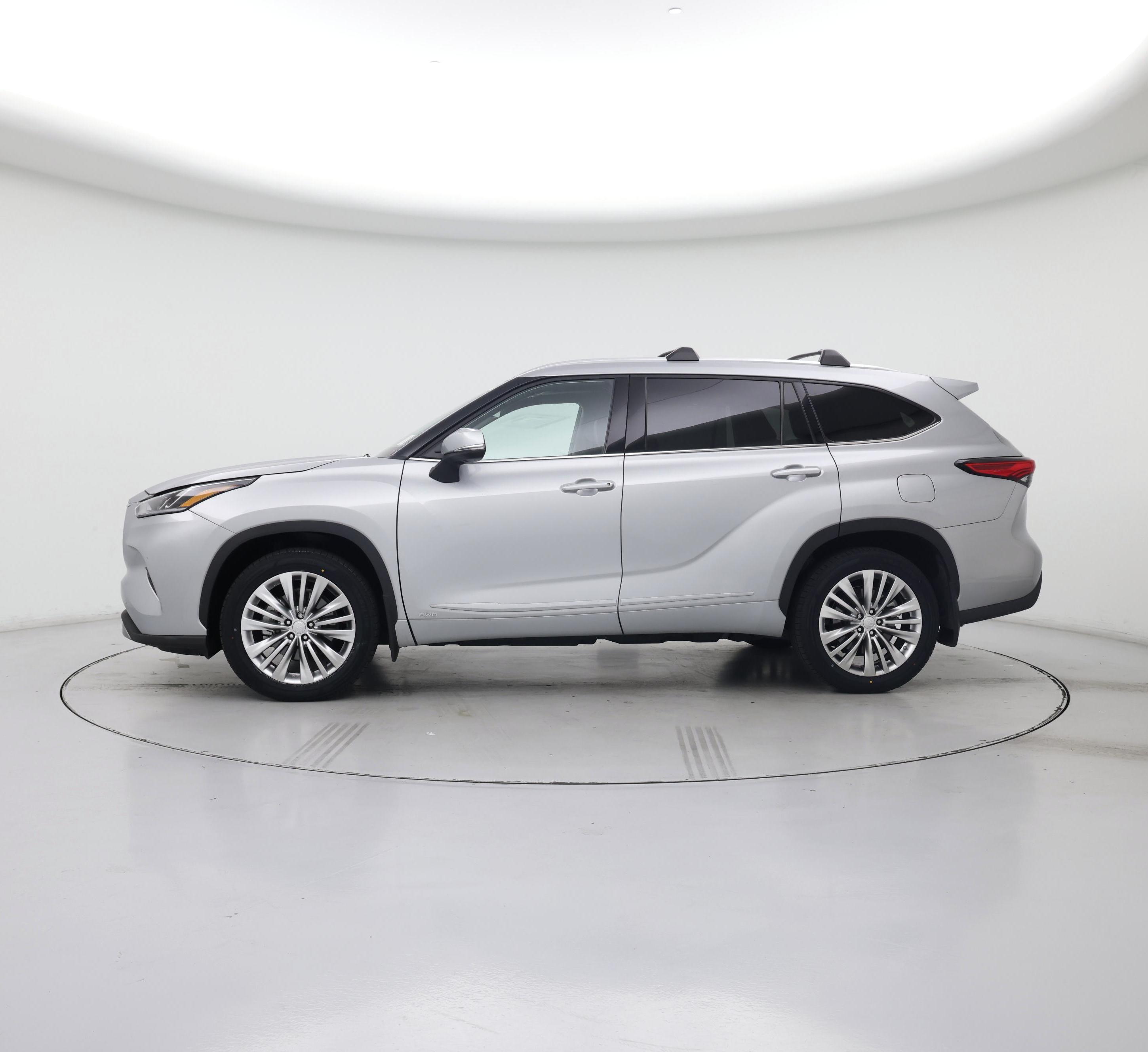 Thumbnail: 2022 Toyota Highlander - 3