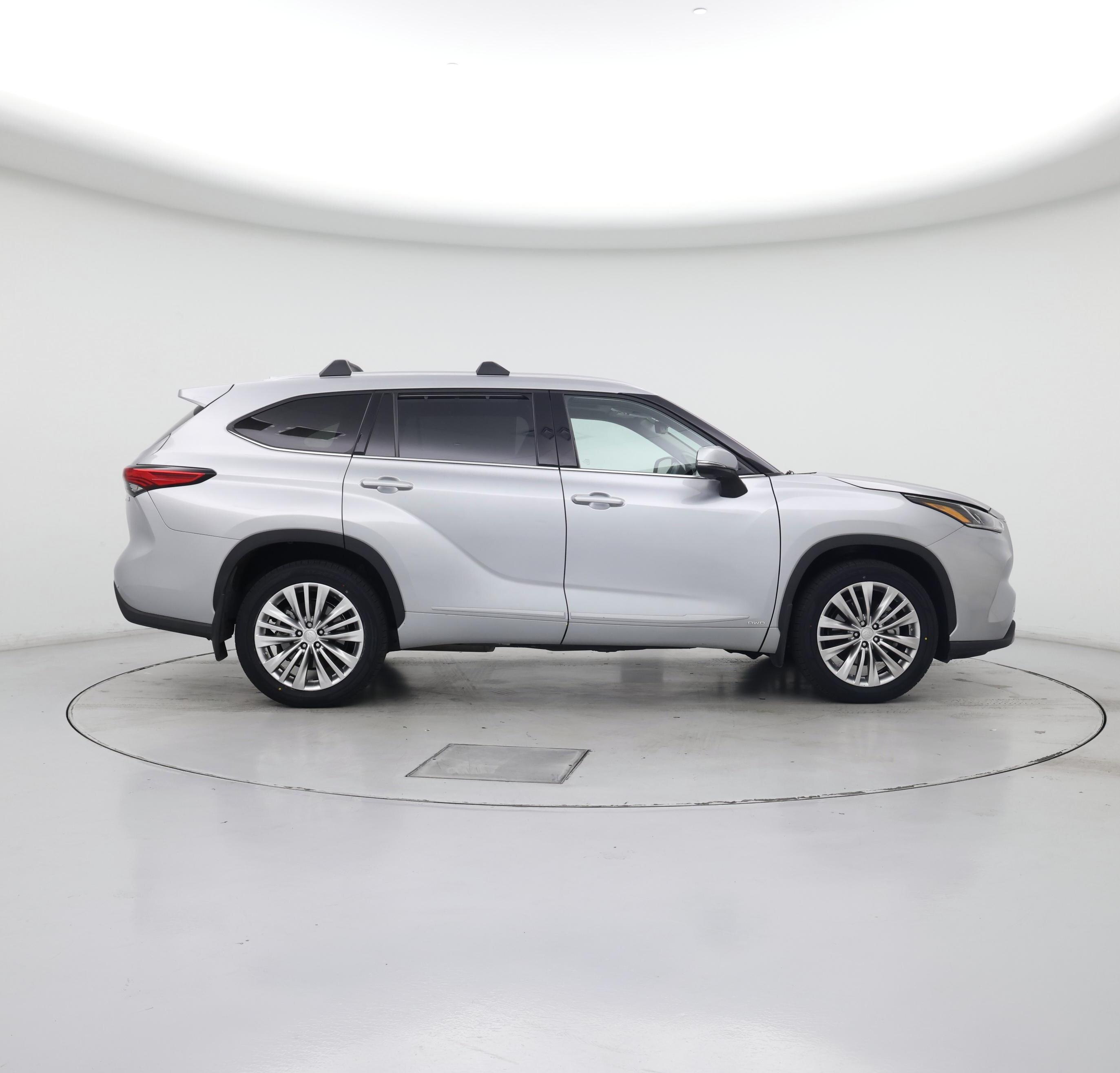Thumbnail: 2022 Toyota Highlander - 7