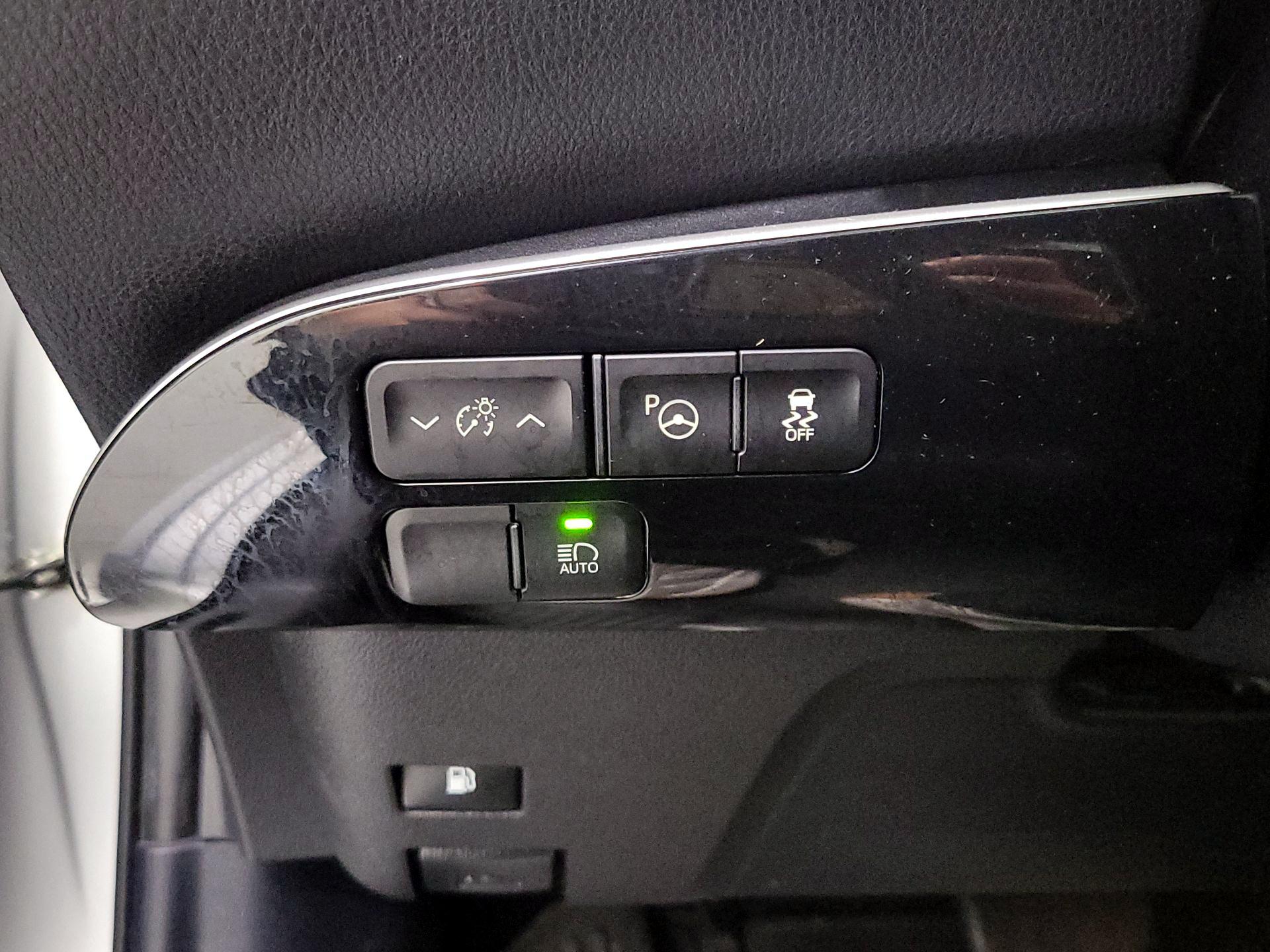 Thumbnail: 2017 Toyota Prius - 13