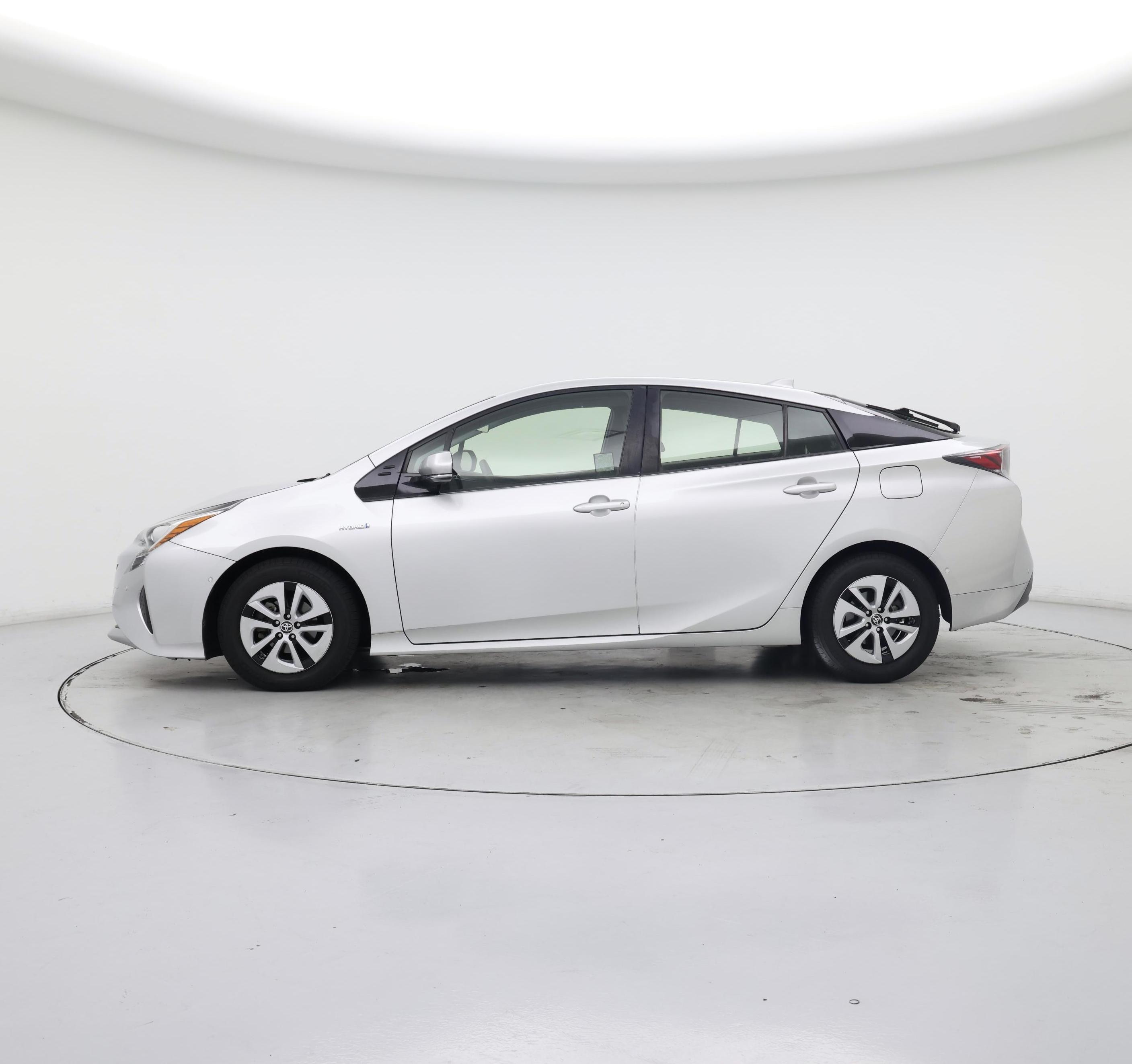 Thumbnail: 2017 Toyota Prius - 3
