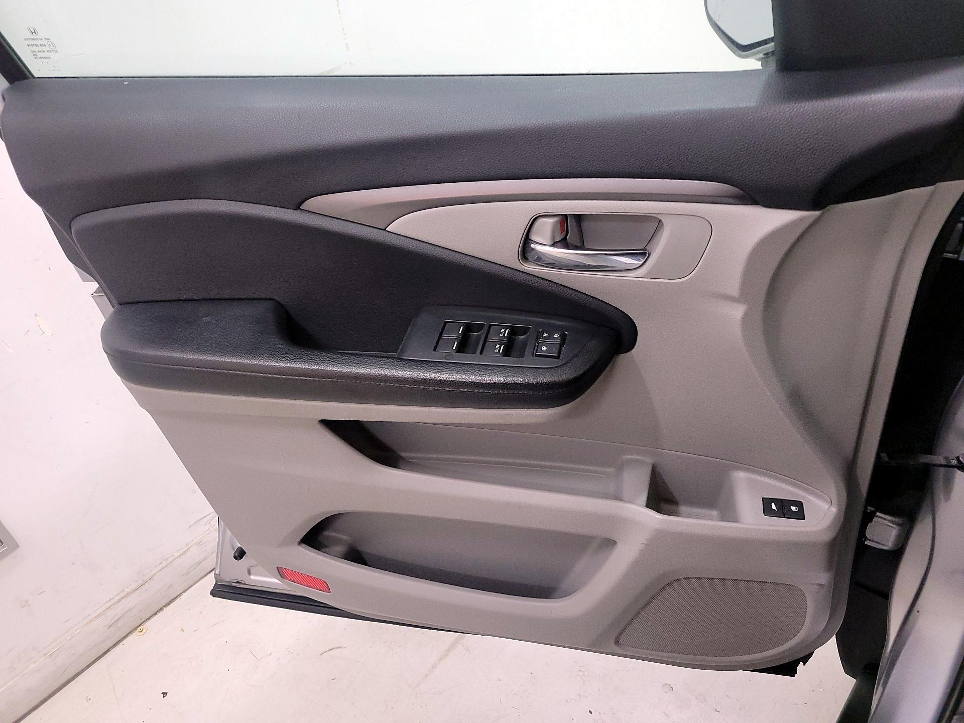 Thumbnail: 2016 Honda Pilot - 12