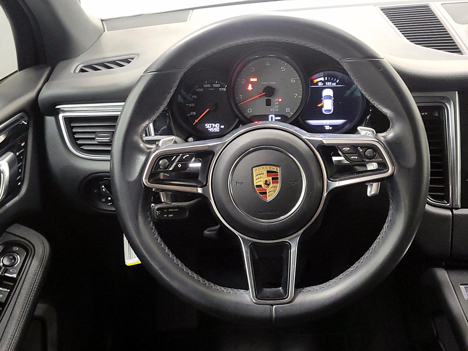 Thumbnail: 2016 Porsche Macan - 10