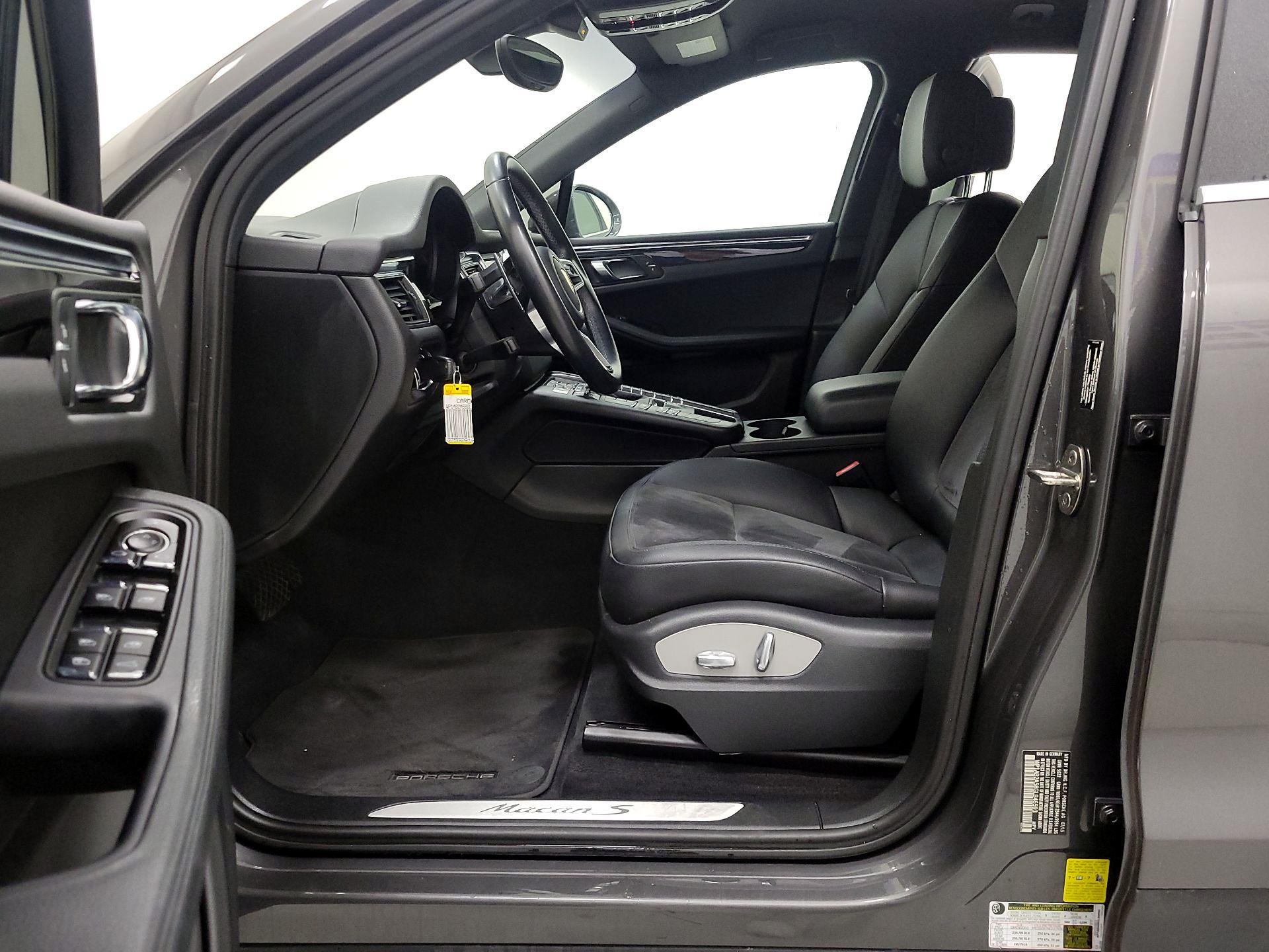 Thumbnail: 2016 Porsche Macan - 11