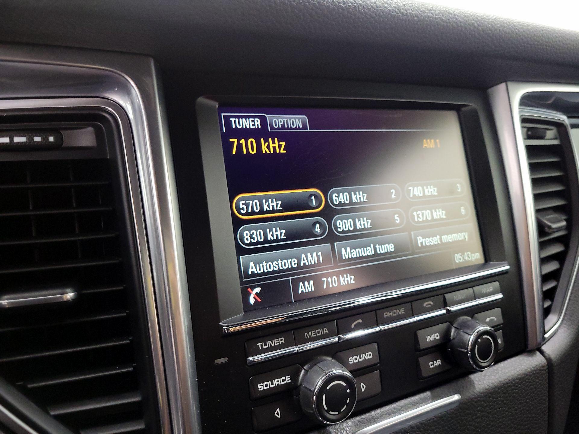 Thumbnail: 2016 Porsche Macan - 15