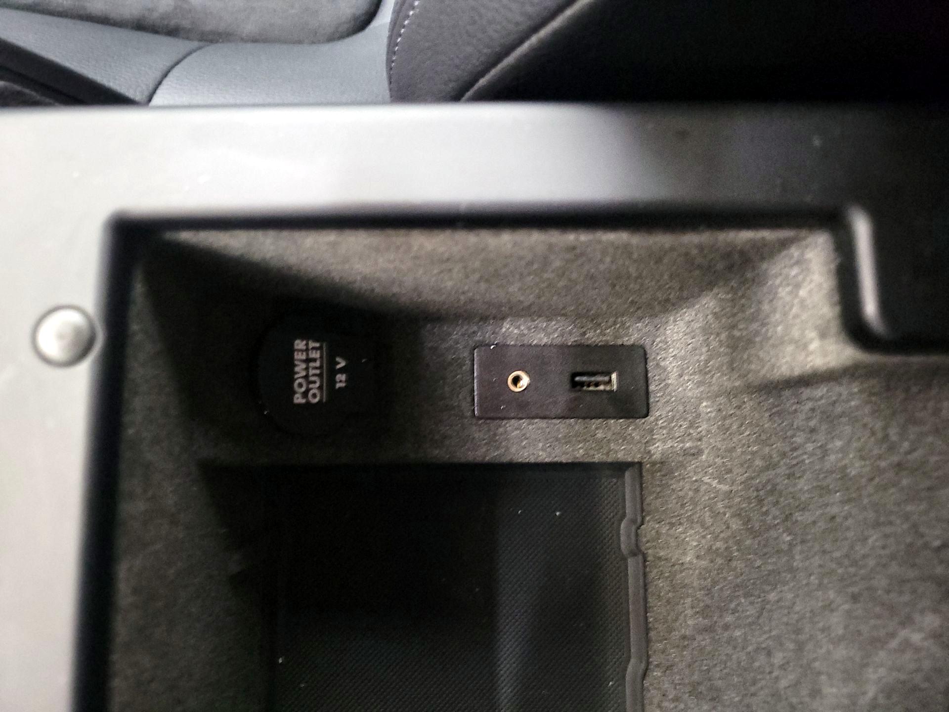 Thumbnail: 2016 Porsche Macan - 18