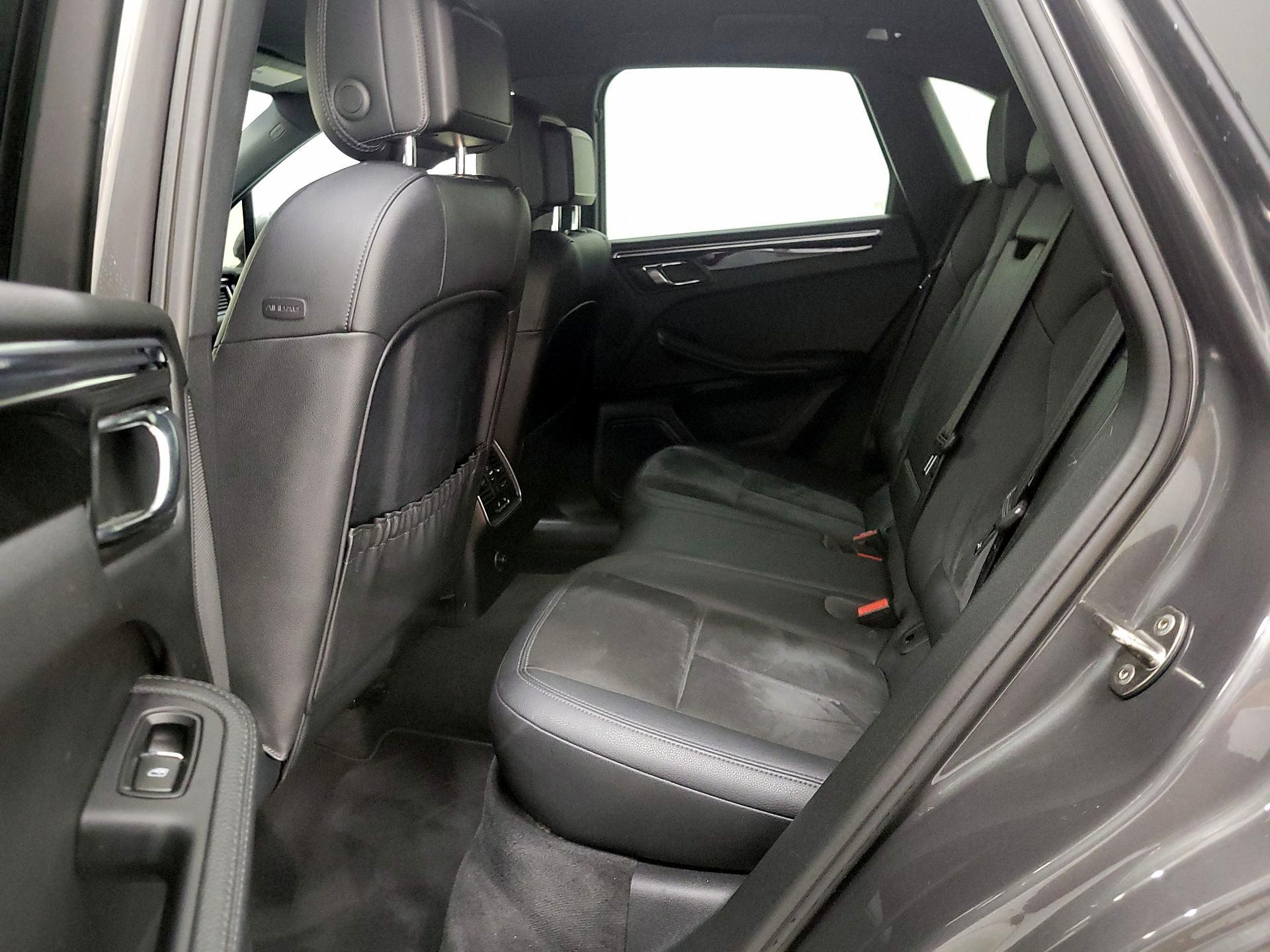 Thumbnail: 2016 Porsche Macan - 19