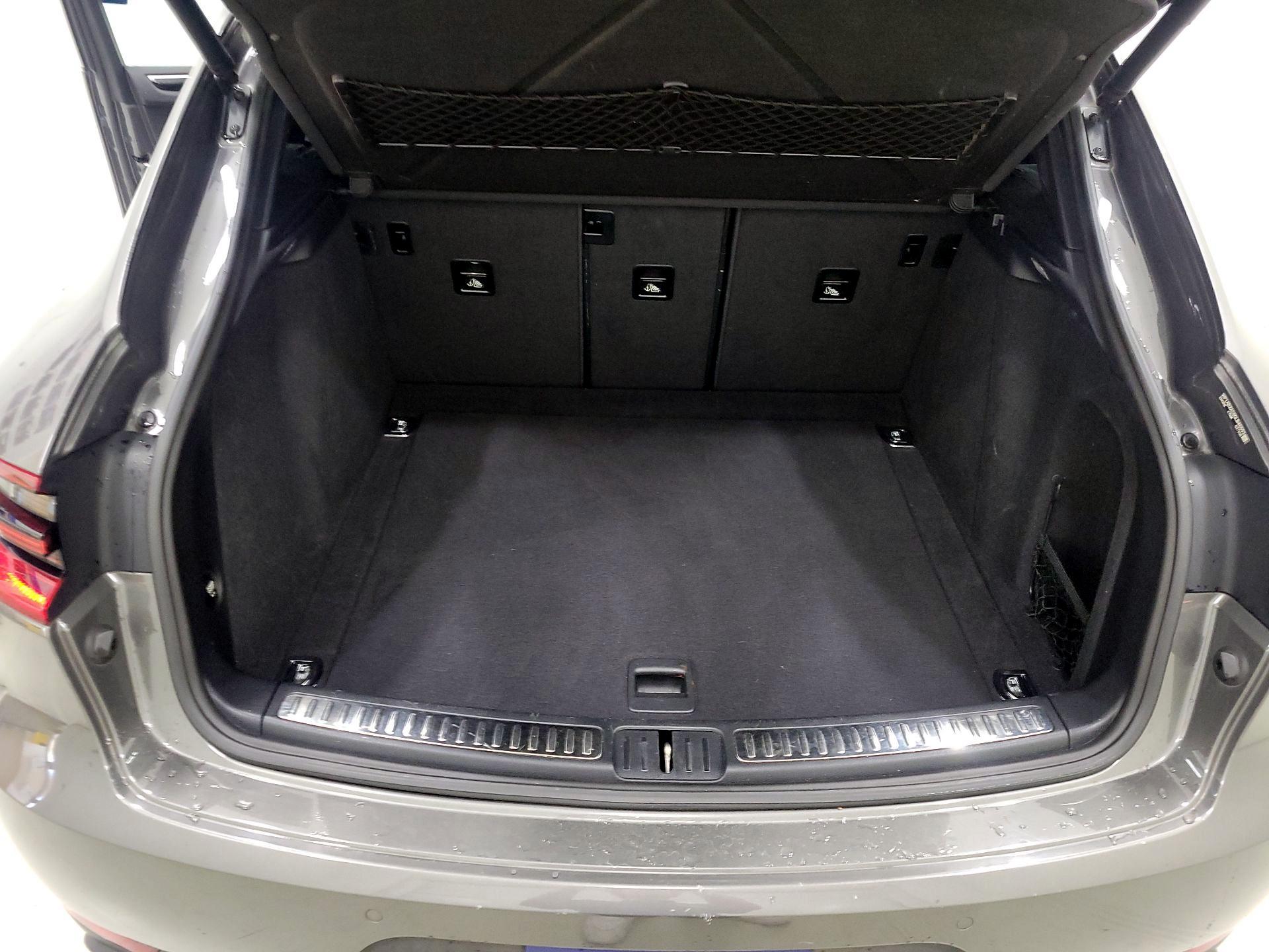 Thumbnail: 2016 Porsche Macan - 20