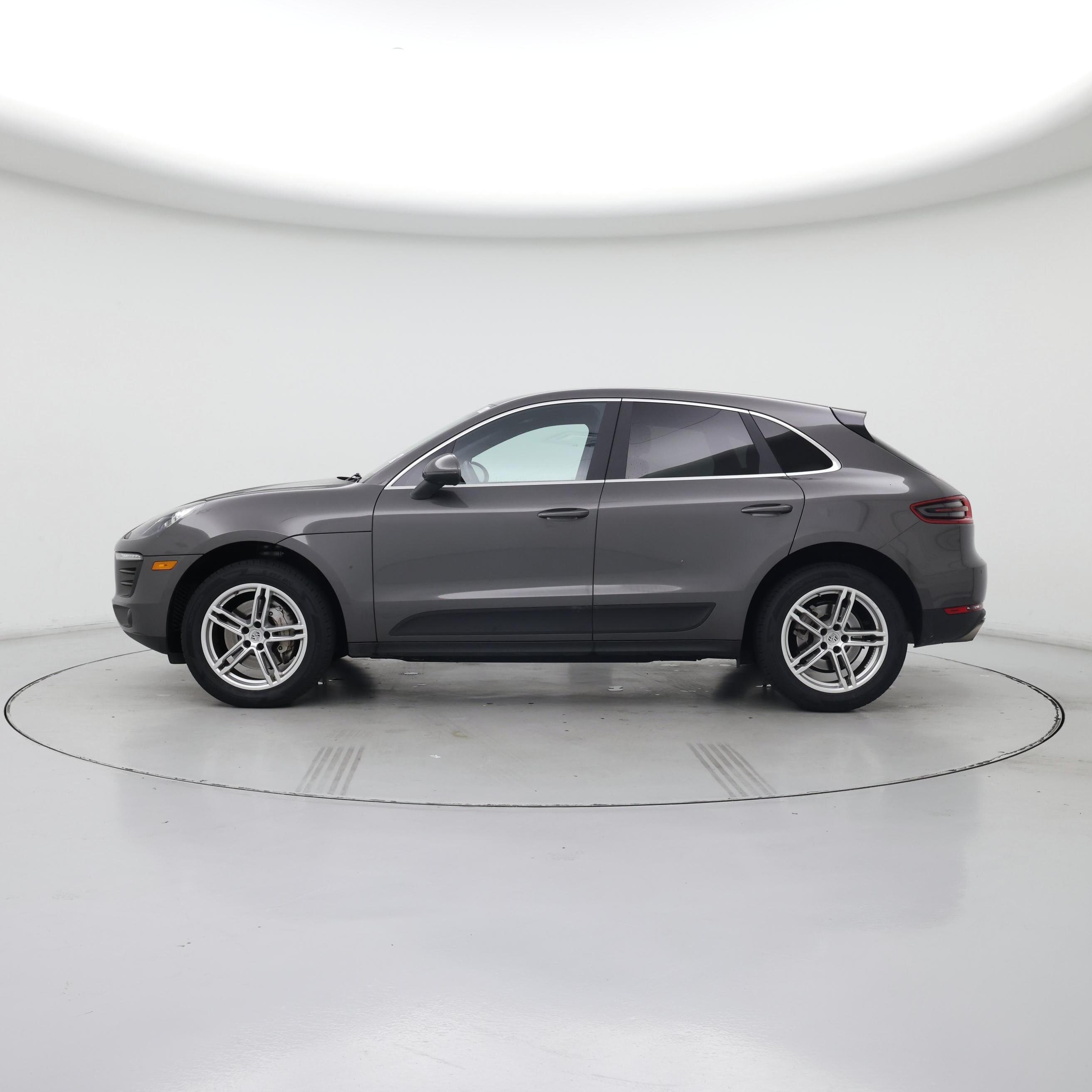 Thumbnail: 2016 Porsche Macan - 3