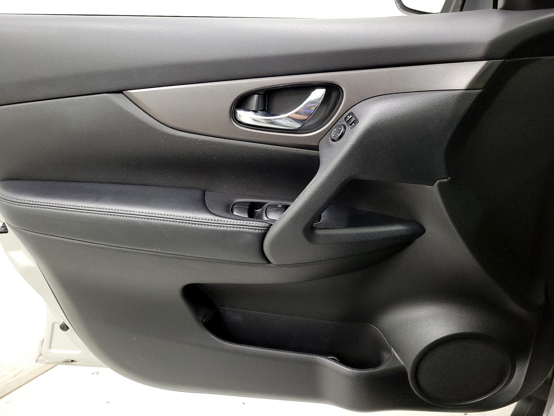 Thumbnail: 2015 Nissan Rogue - 12