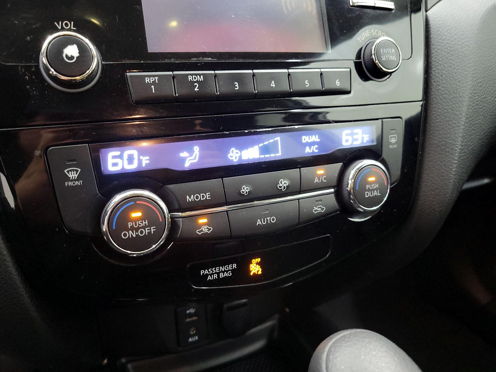Thumbnail: 2015 Nissan Rogue - 16