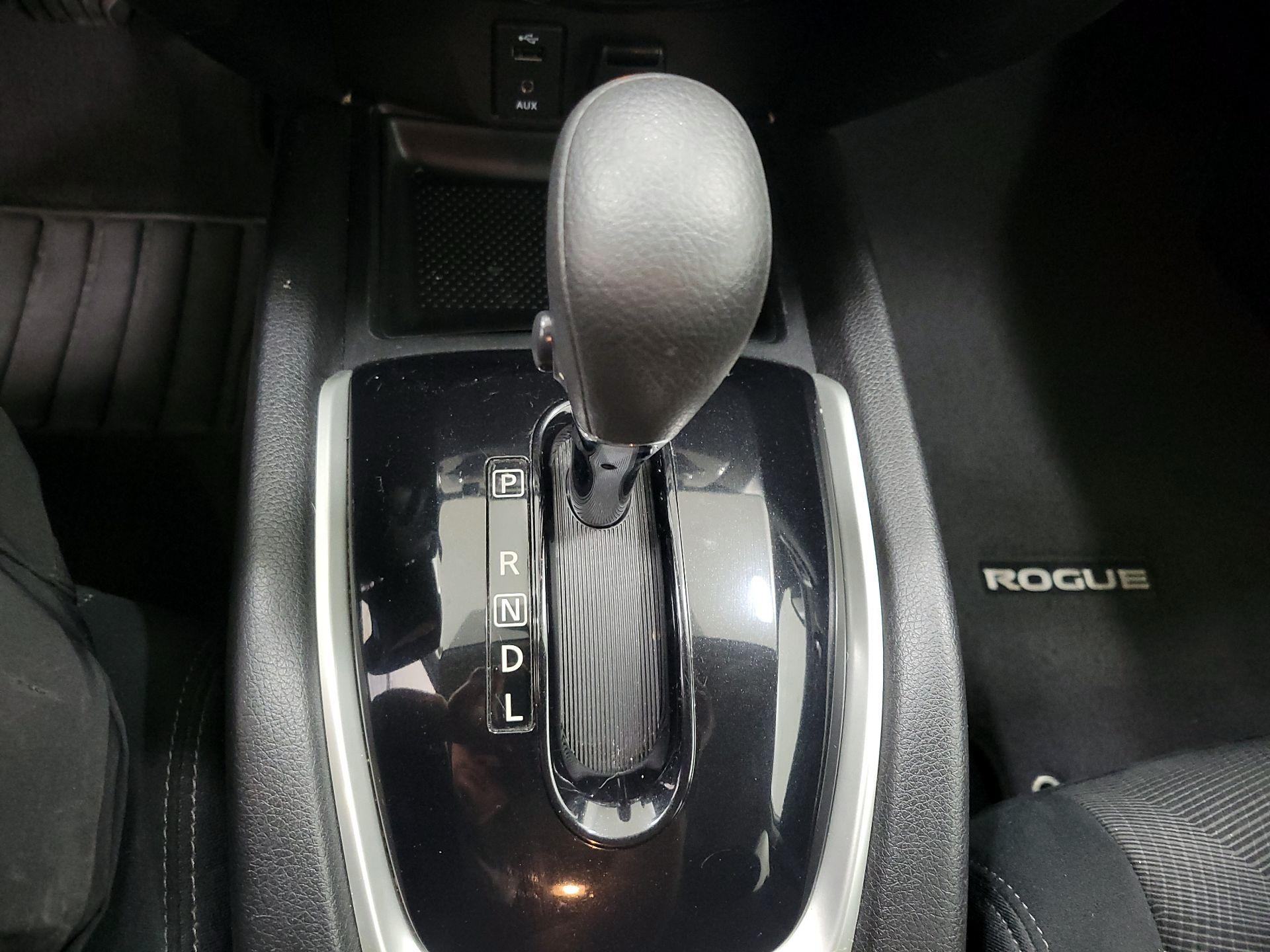 Thumbnail: 2015 Nissan Rogue - 17