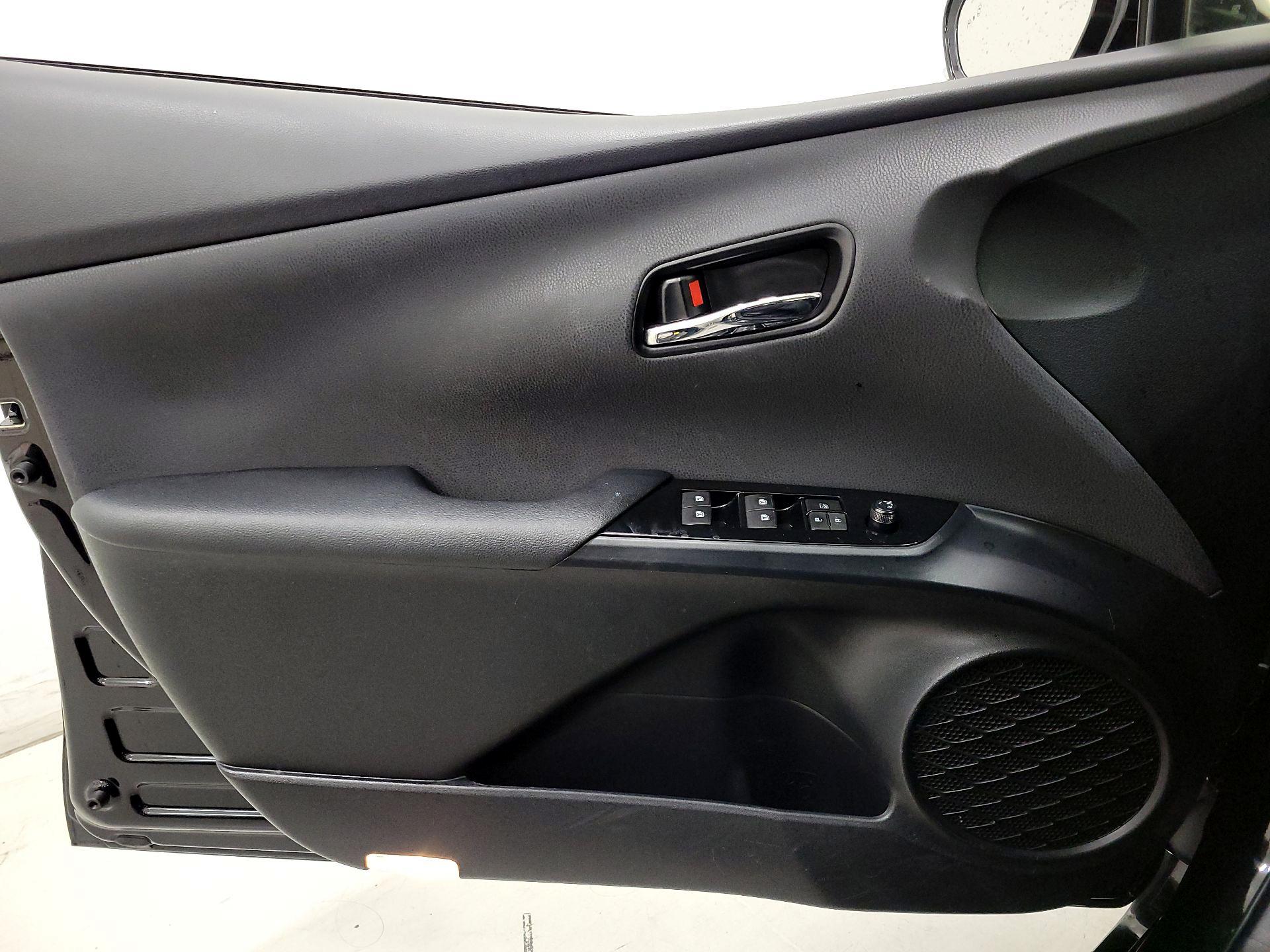 Thumbnail: 2016 Toyota Prius - 12