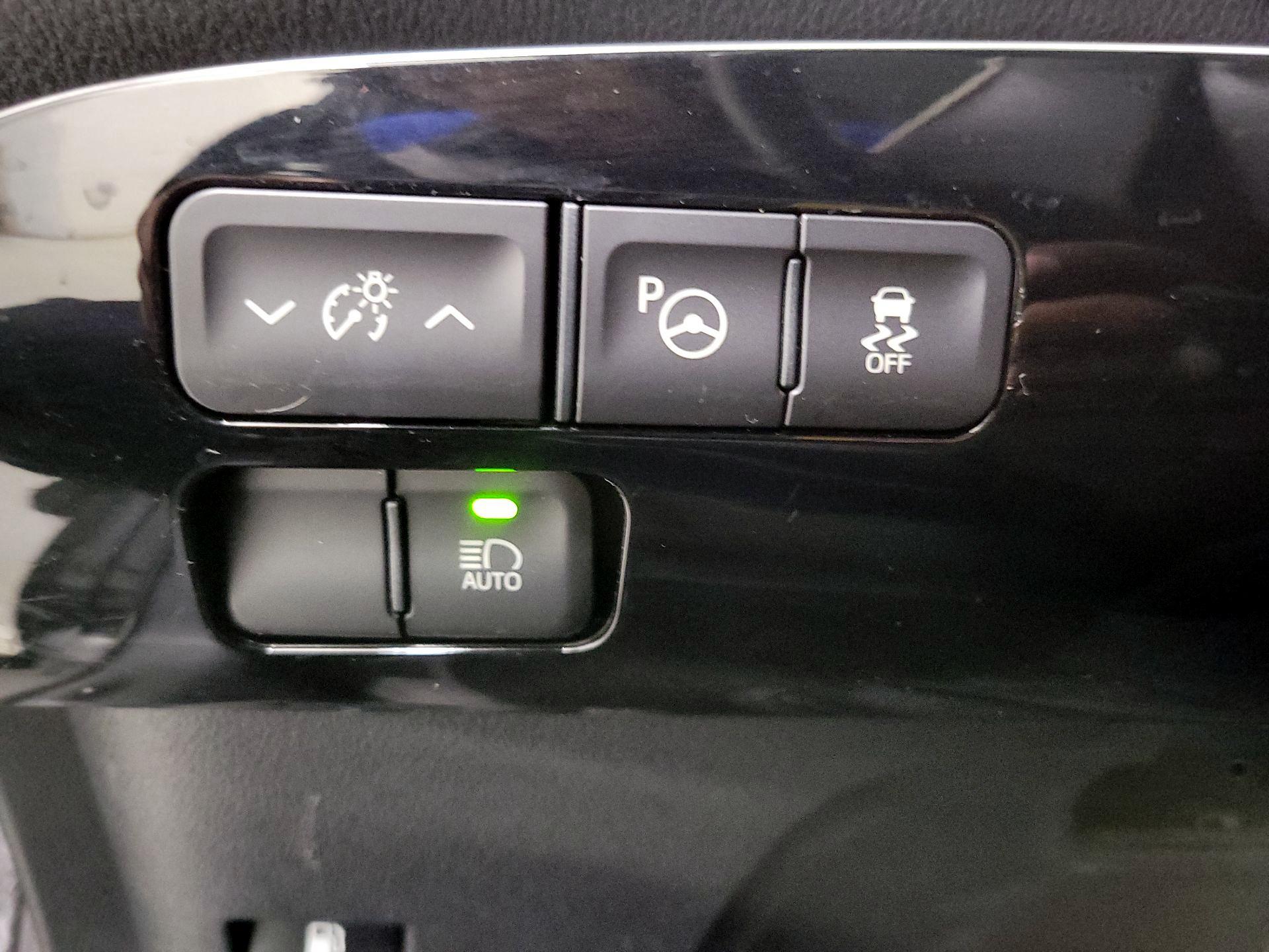 Thumbnail: 2016 Toyota Prius - 13