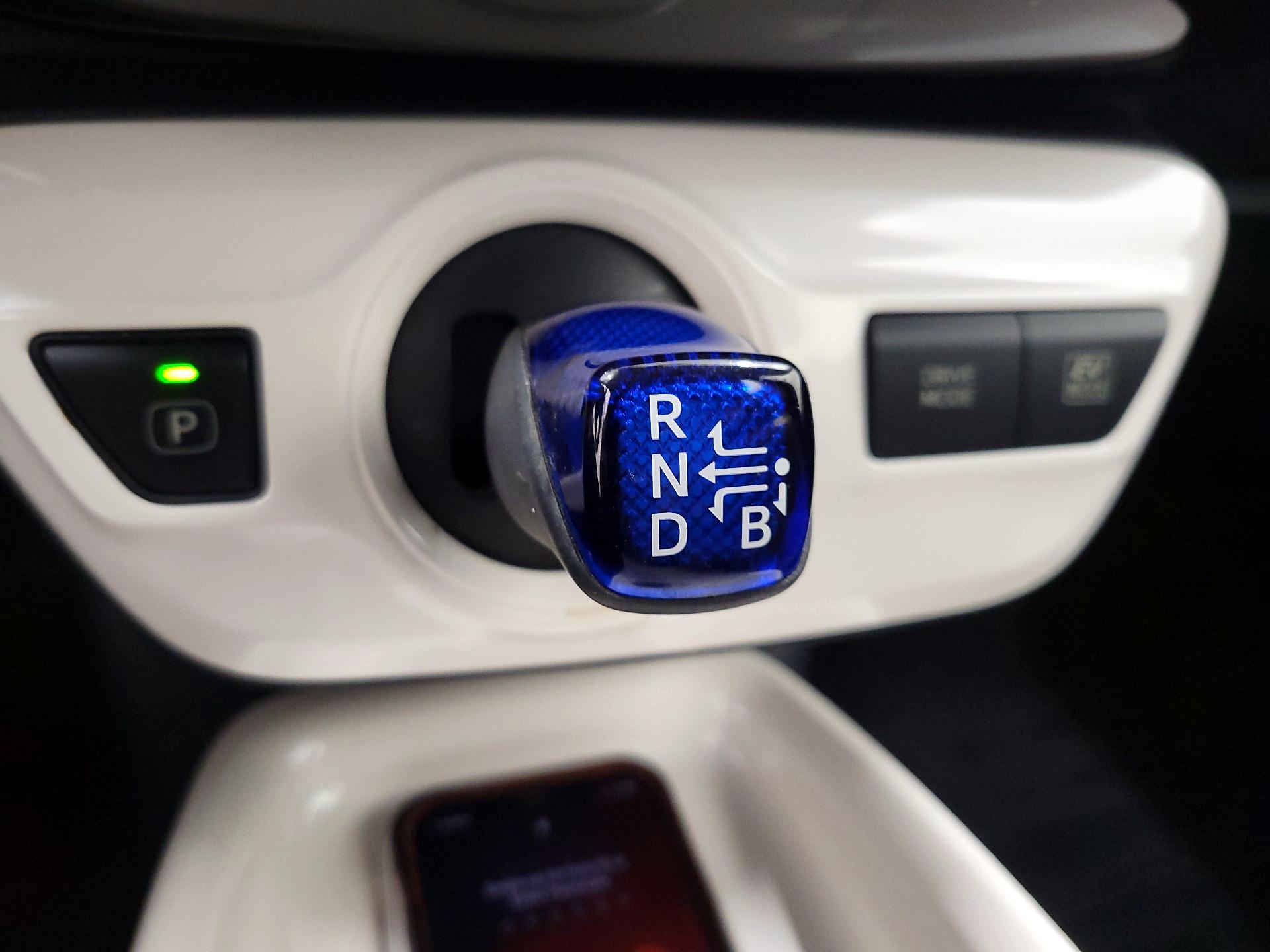 Thumbnail: 2016 Toyota Prius - 18