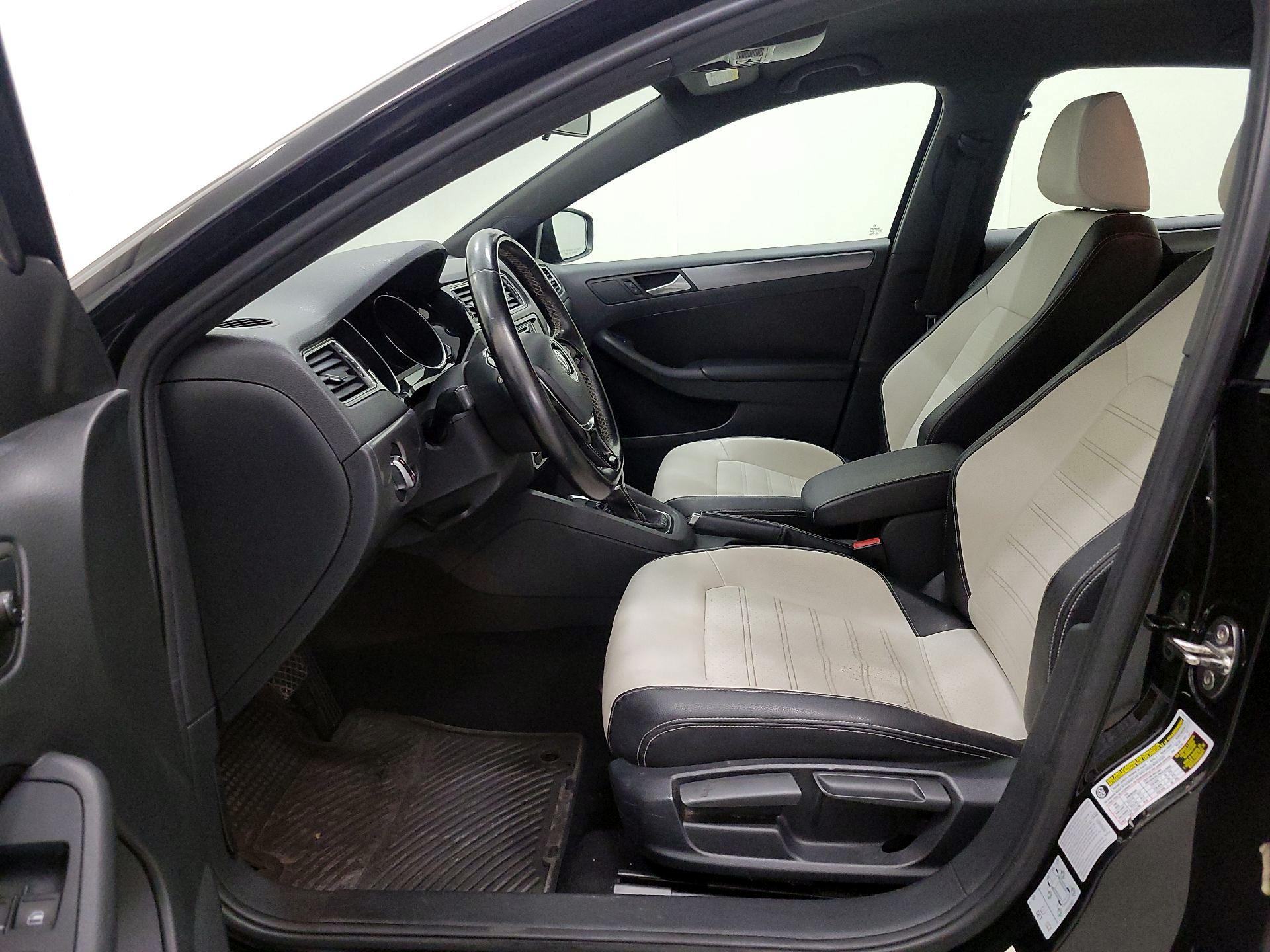 Thumbnail: 2016 Volkswagen Jetta - 11