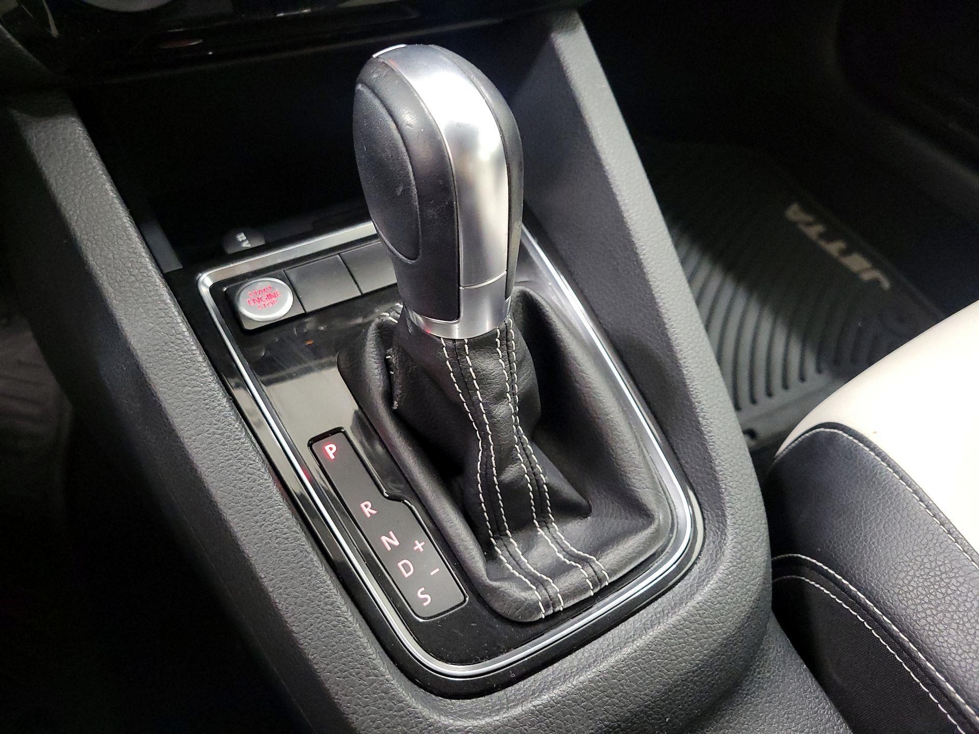 Thumbnail: 2016 Volkswagen Jetta - 17