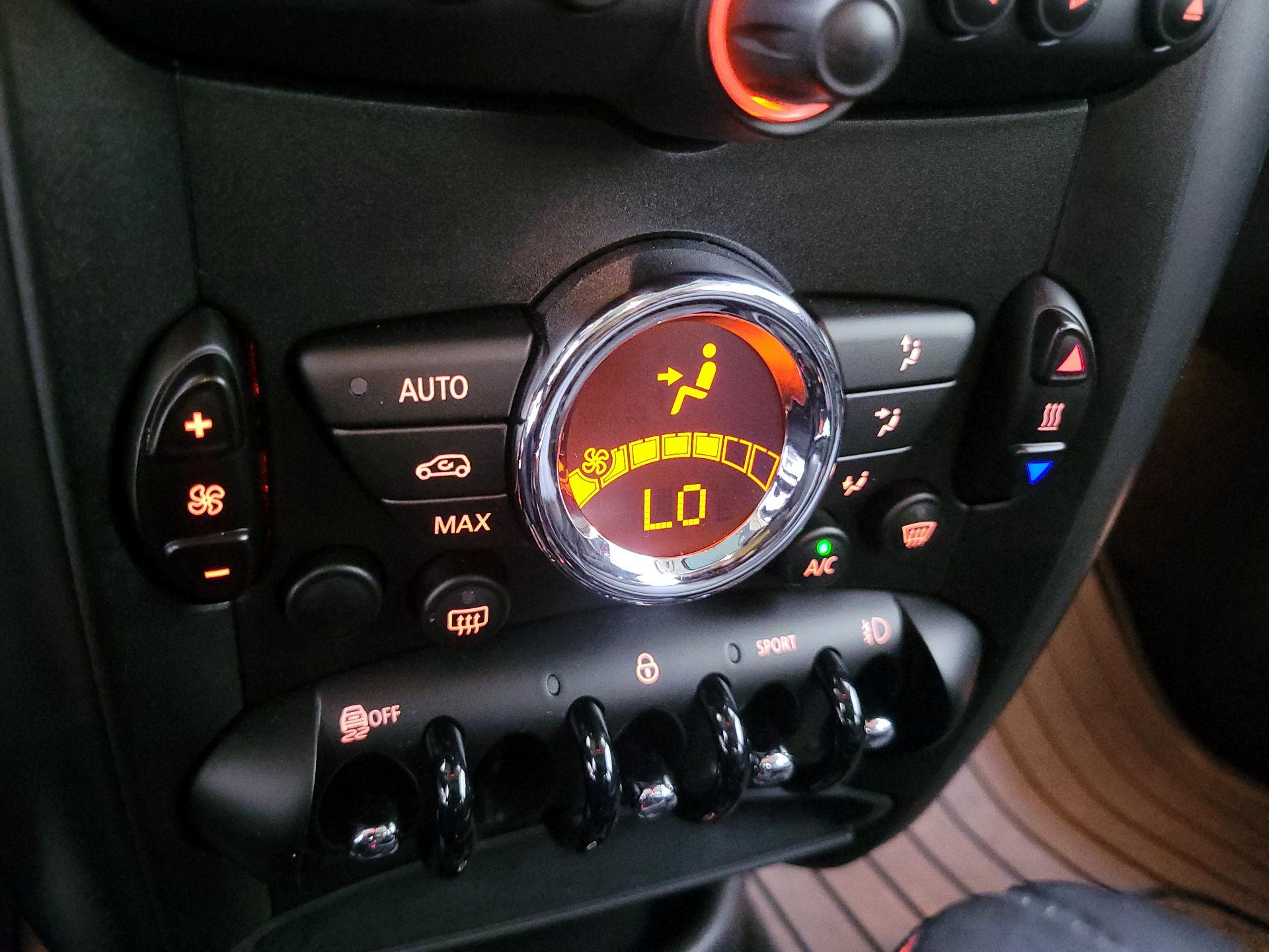 Thumbnail: 2015 MINI Cooper Countryman - 15