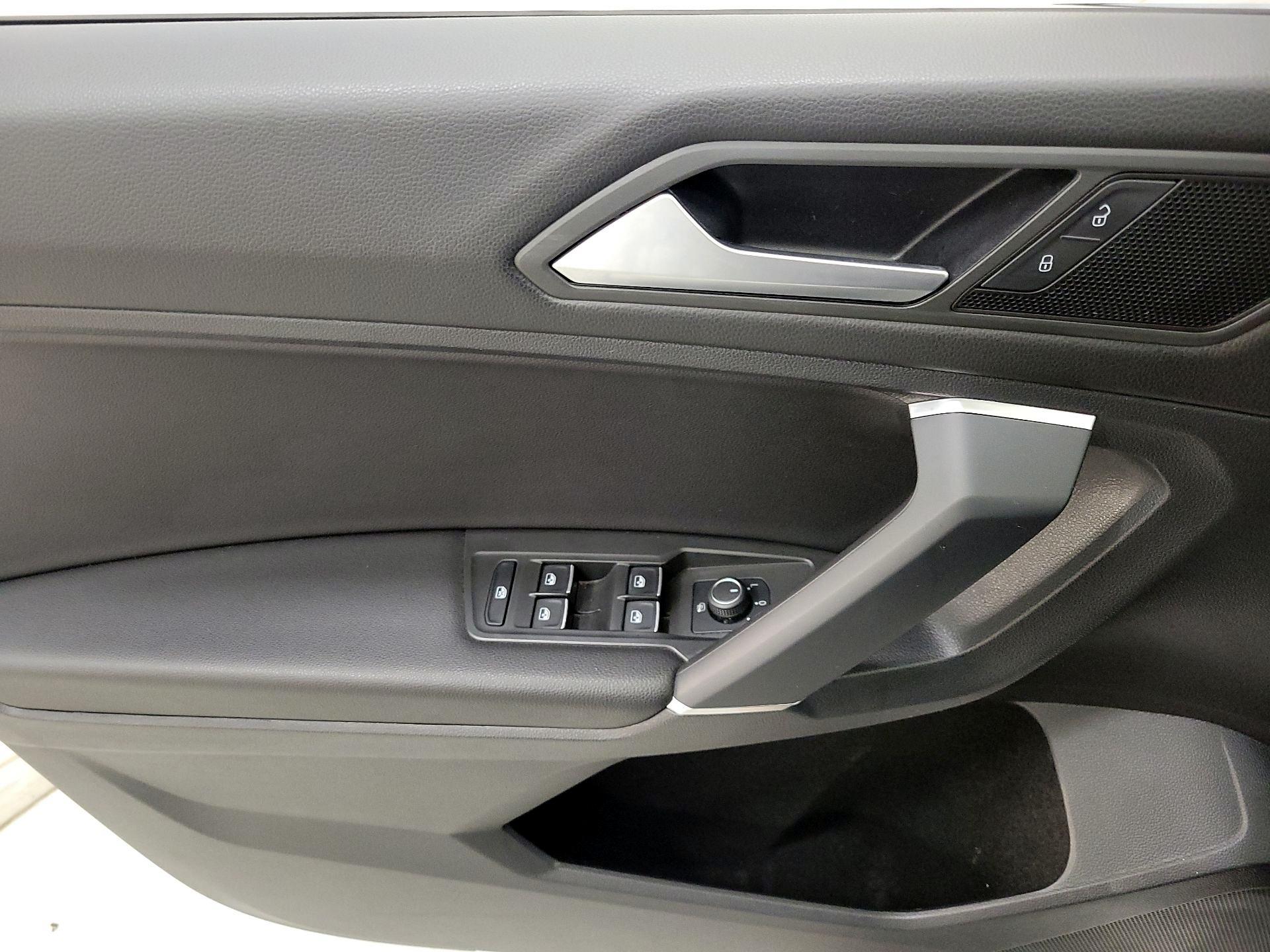 Thumbnail: 2020 Volkswagen Tiguan - 12