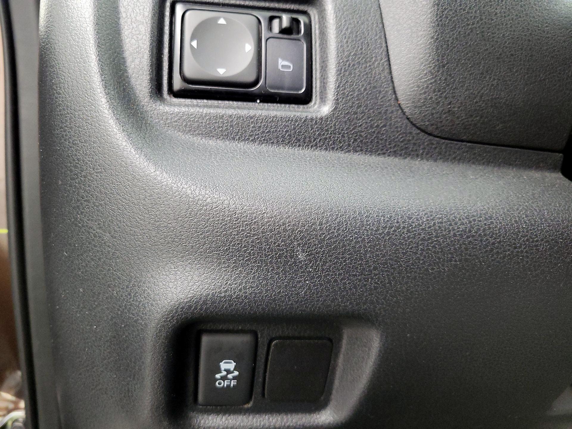 Thumbnail: 2017 Nissan Versa Note - 13
