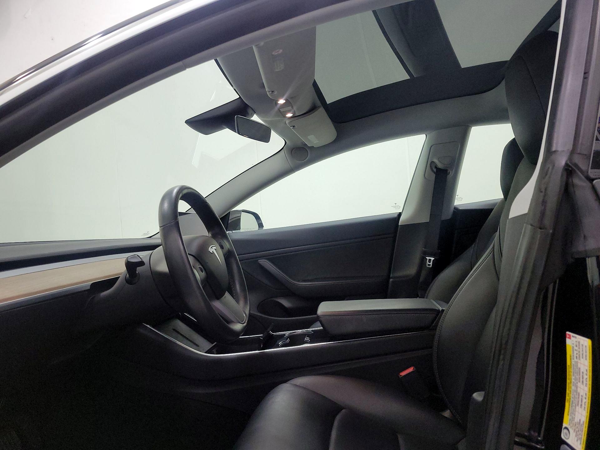 Thumbnail: 2019 Tesla Model 3 - 17