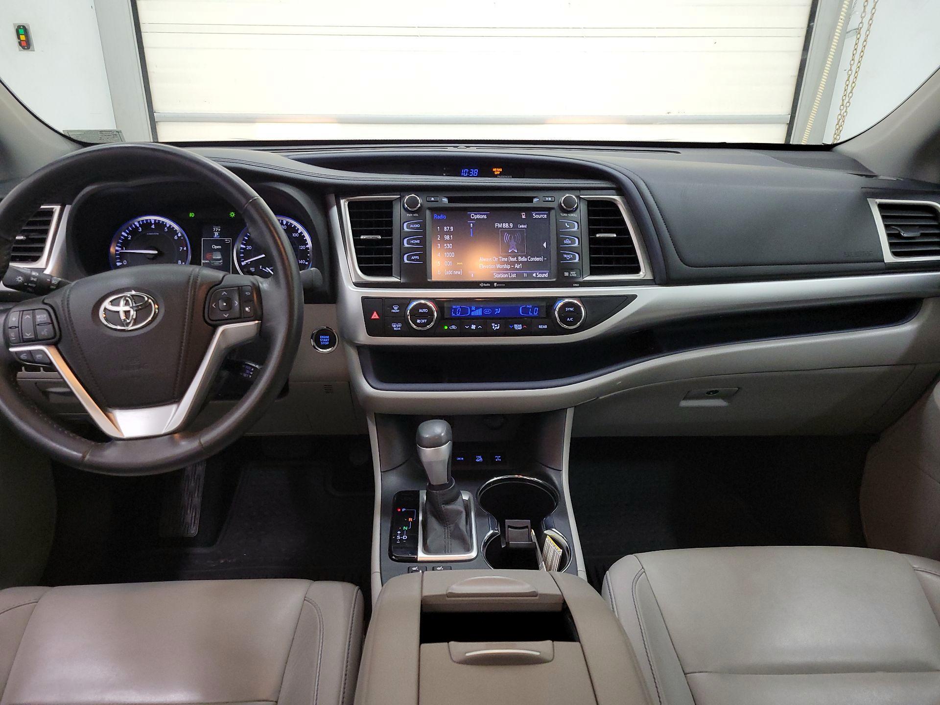 Thumbnail: 2015 Toyota Highlander - 9