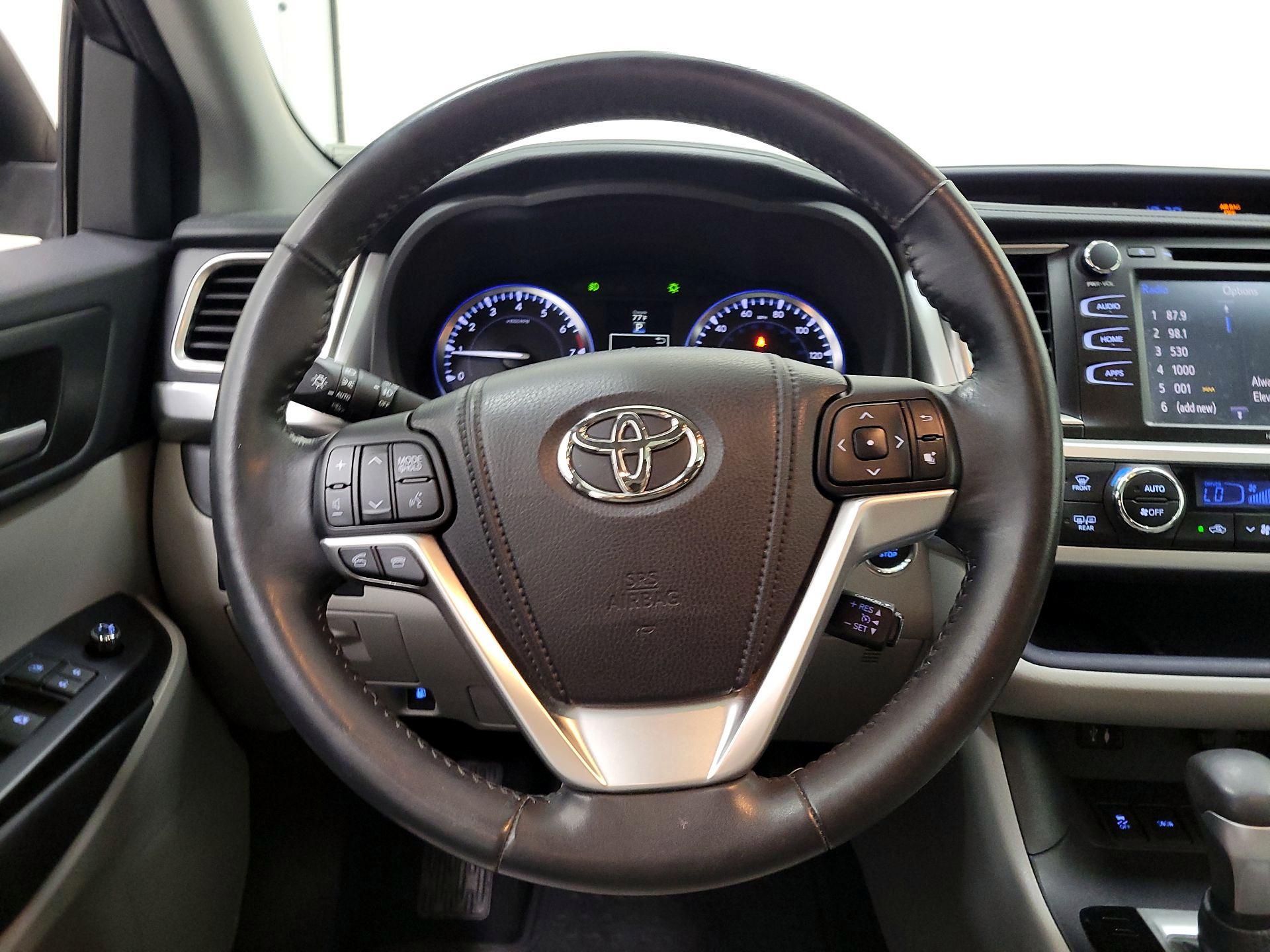 Thumbnail: 2015 Toyota Highlander - 10