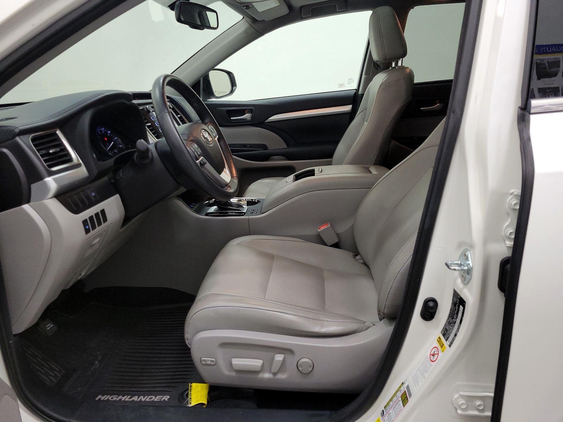 Thumbnail: 2015 Toyota Highlander - 11