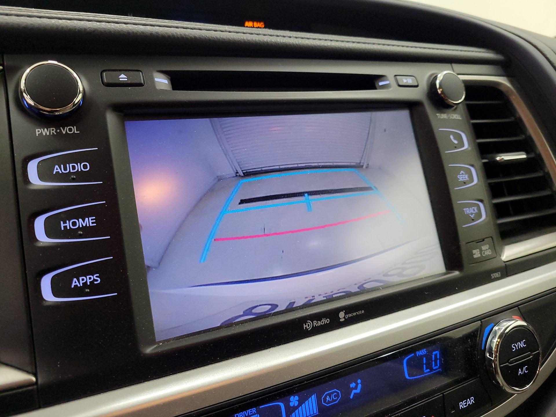Thumbnail: 2015 Toyota Highlander - 14