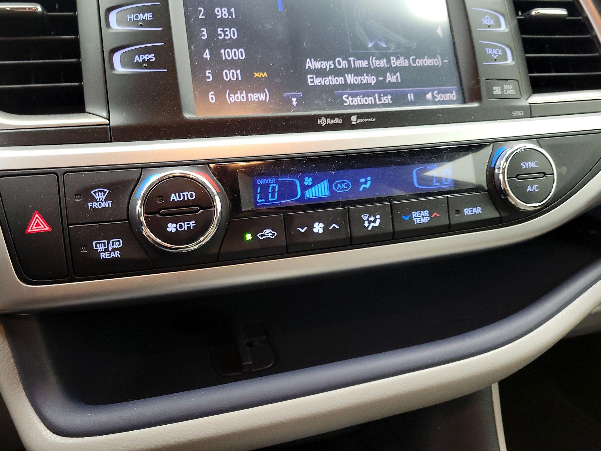 Thumbnail: 2015 Toyota Highlander - 16