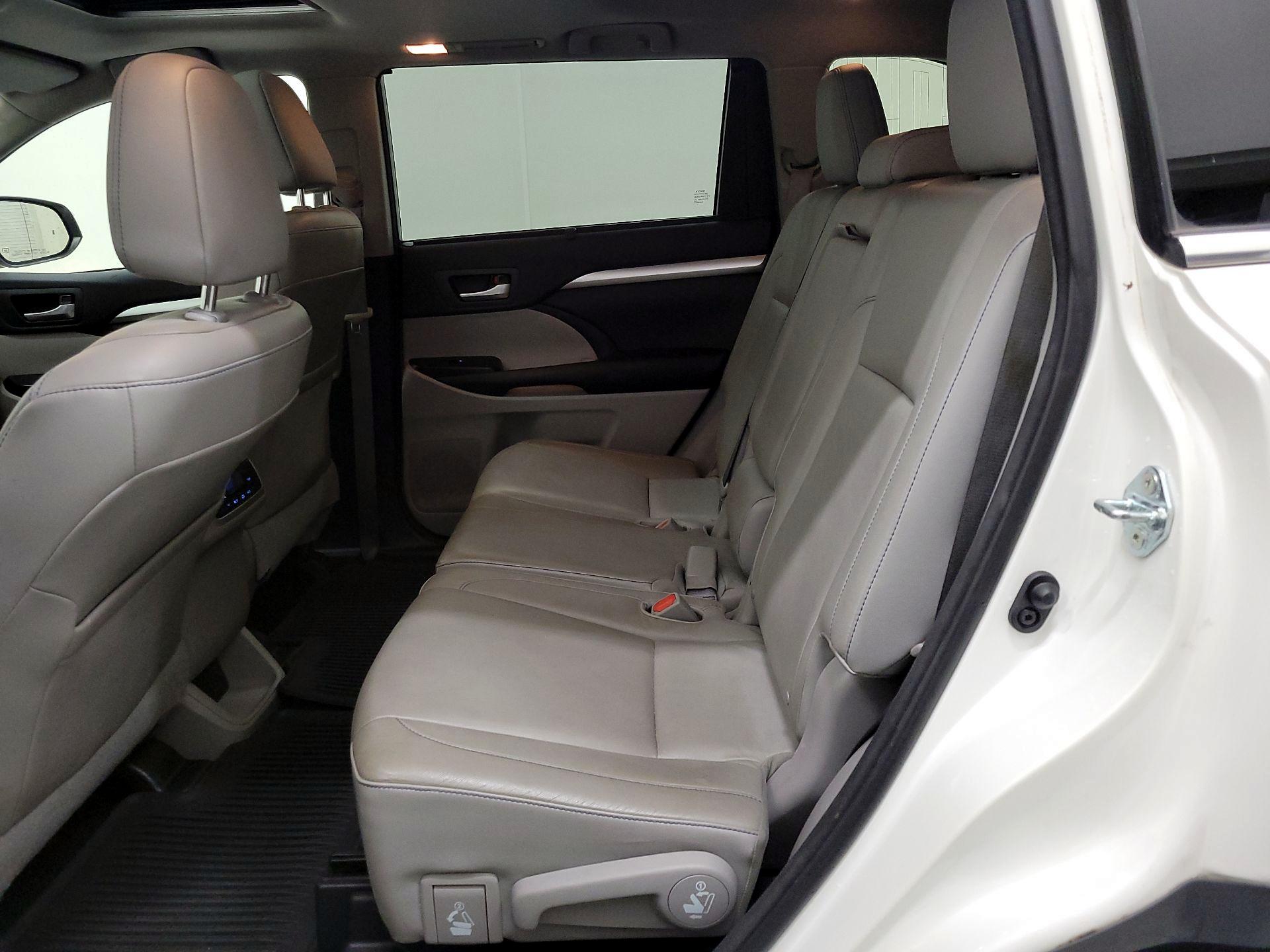 Thumbnail: 2015 Toyota Highlander - 19