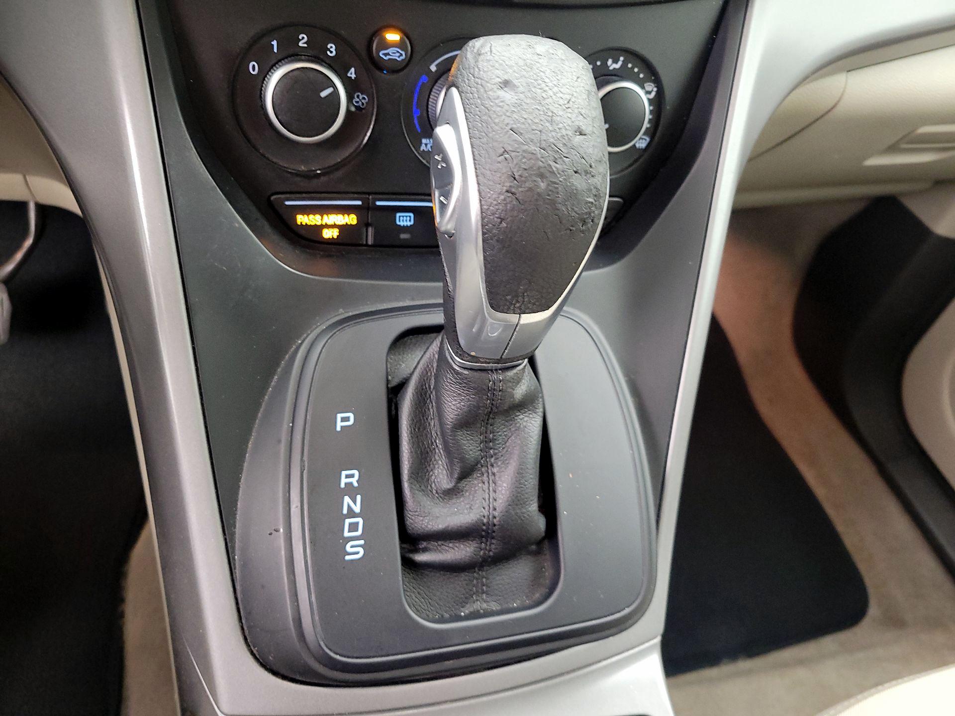 Thumbnail: 2015 Ford Escape - 17