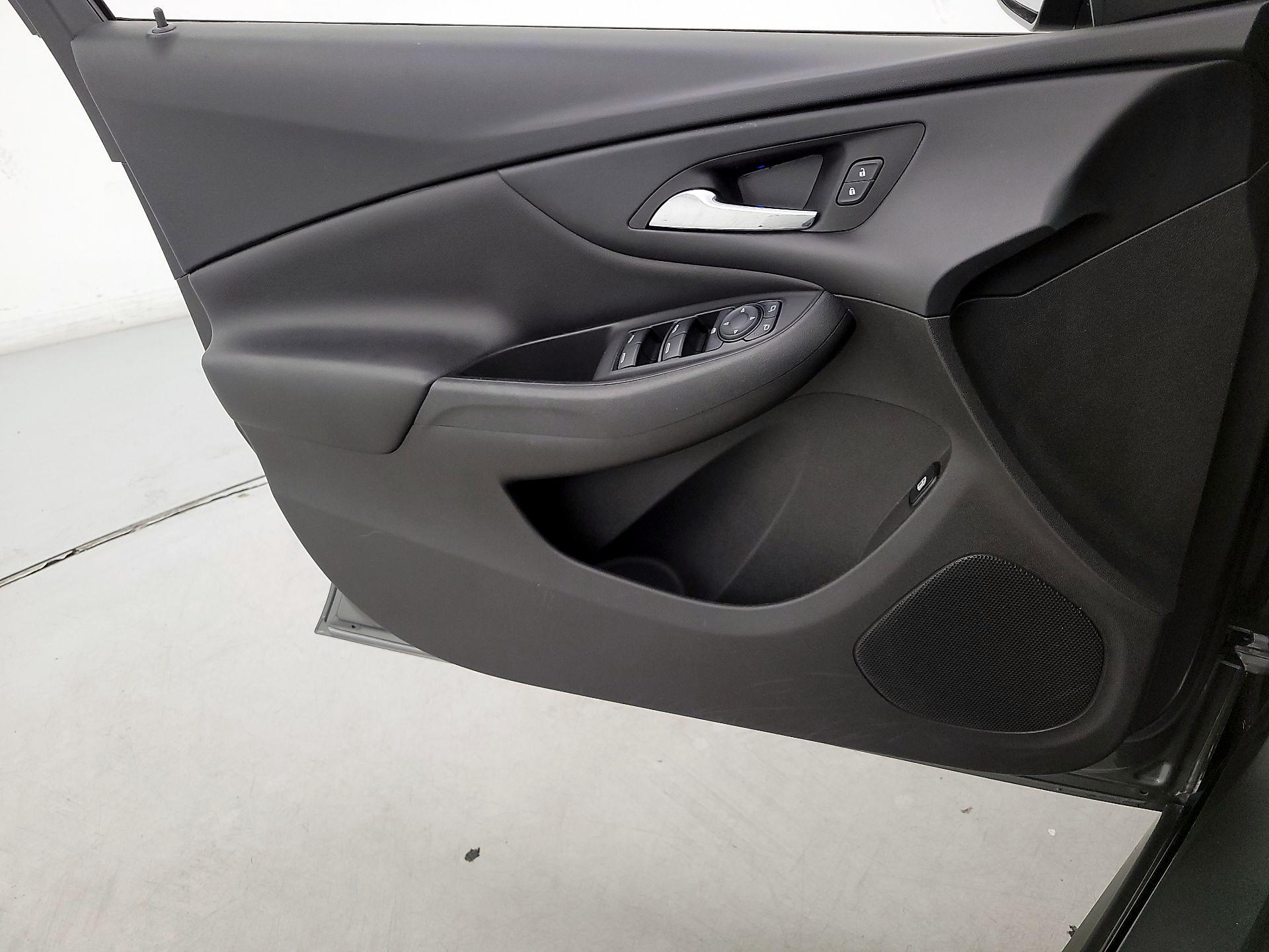 Thumbnail: 2017 Chevrolet Volt - 12