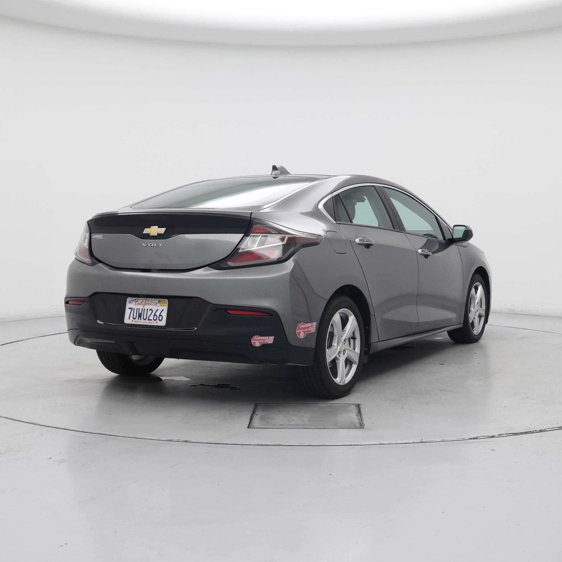 Thumbnail: 2017 Chevrolet Volt - 8