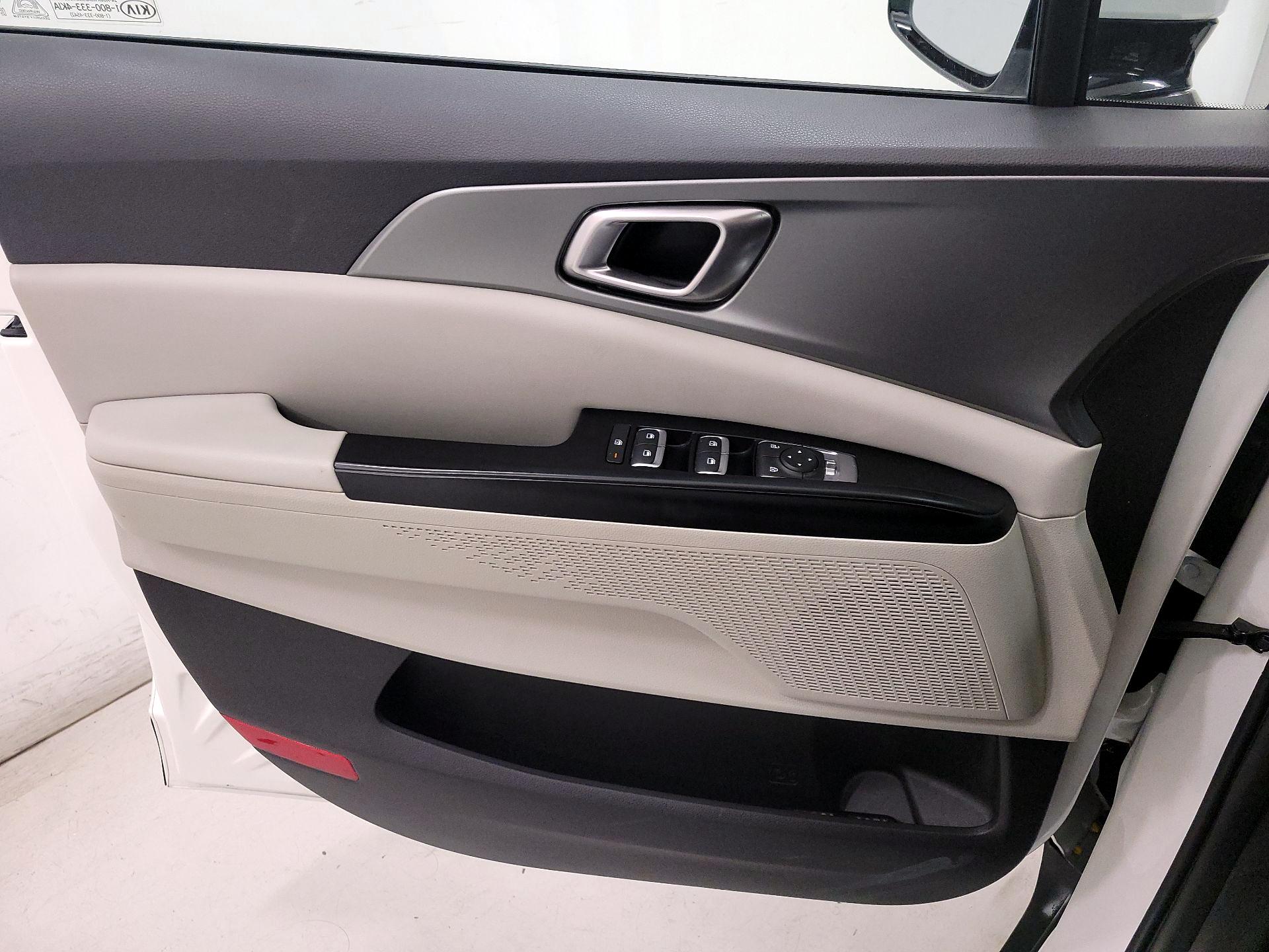 Thumbnail: 2022 Kia Carnival - 12