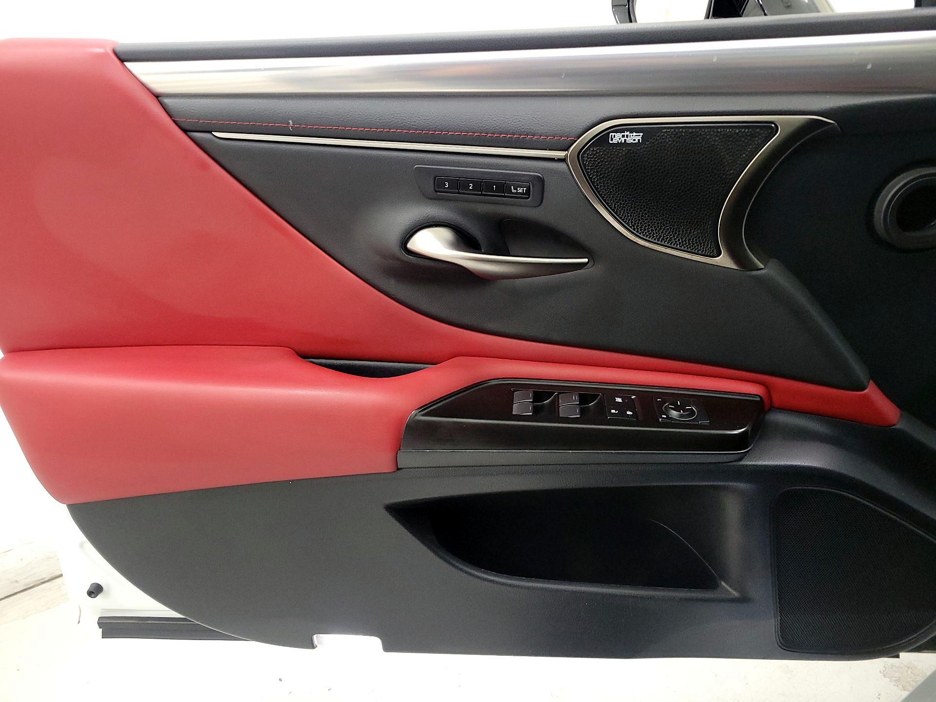Thumbnail: 2019 Lexus ES - 12