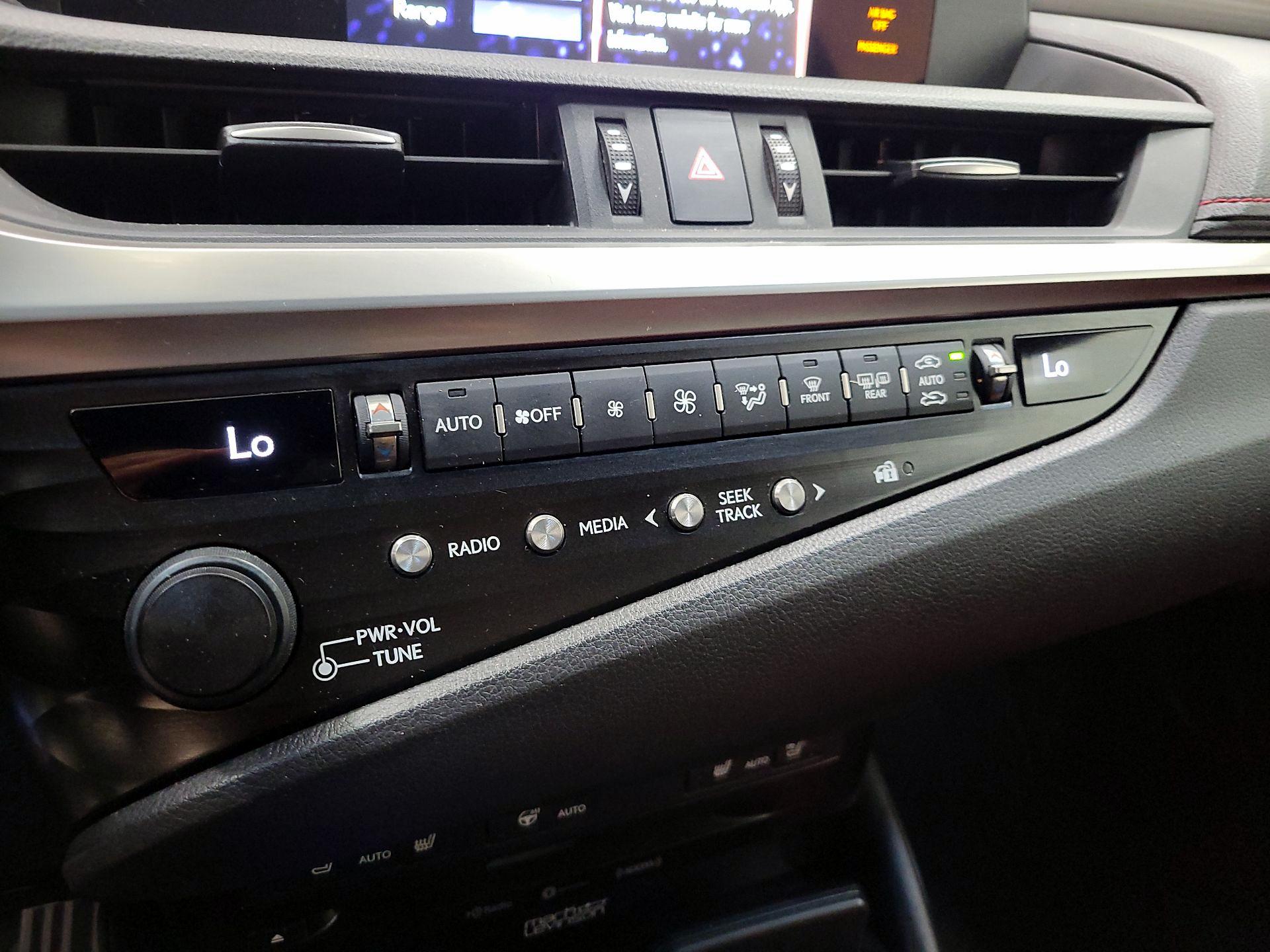 Thumbnail: 2019 Lexus ES - 16