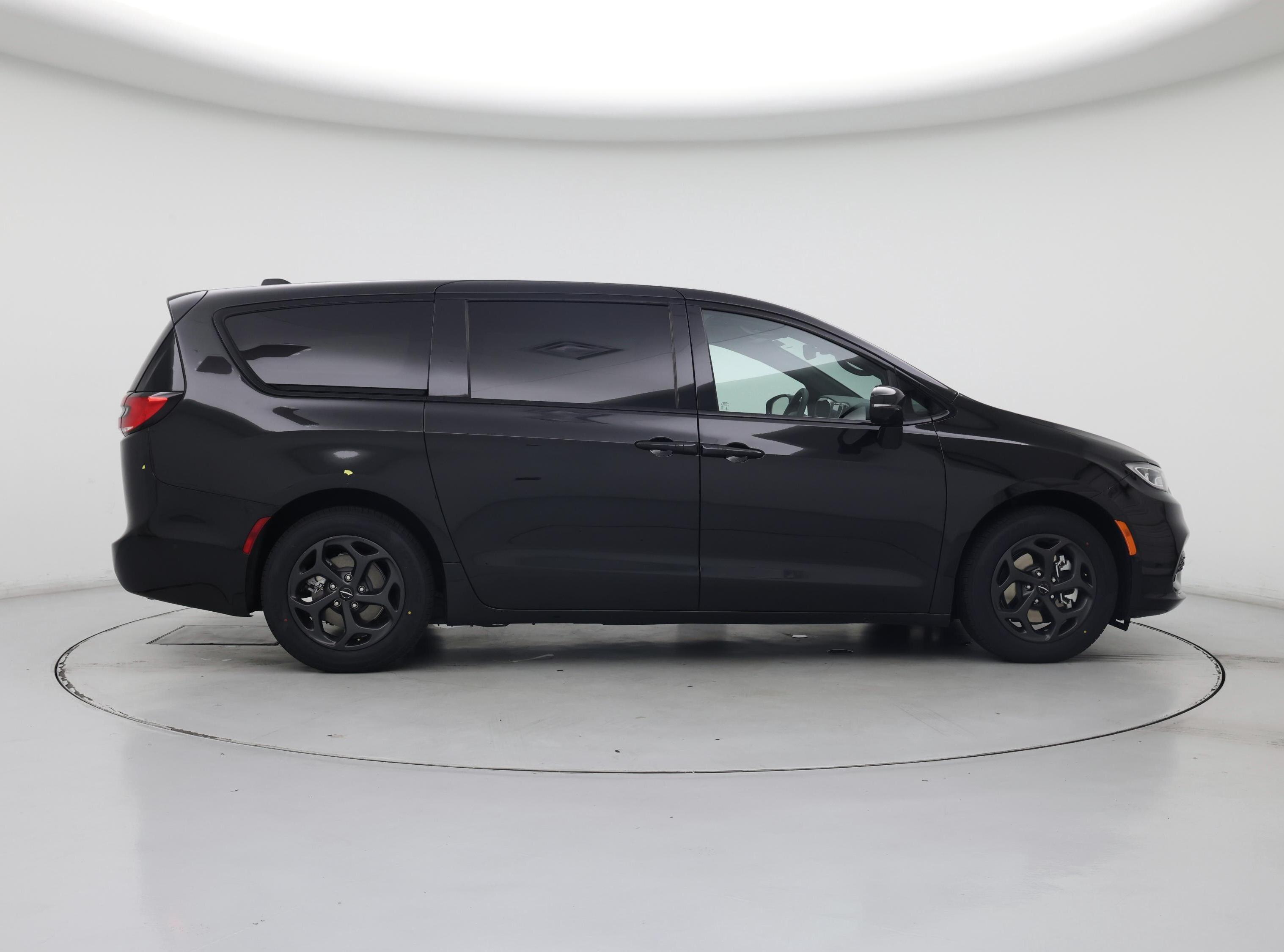 Thumbnail: 2022 Chrysler Pacifica - 7